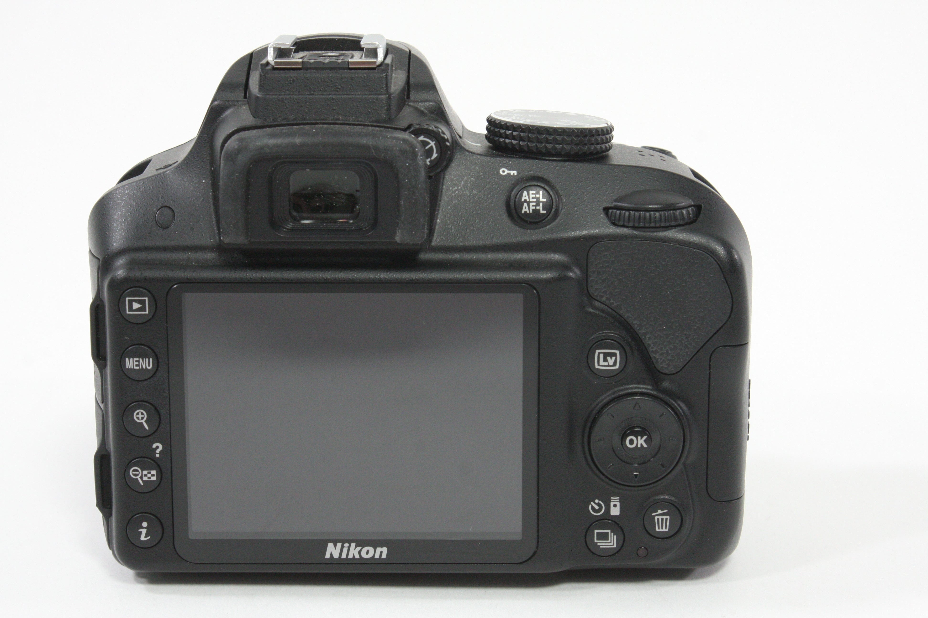 Nikon D3300 with 18-55mm f/3.5-5.6 VR GII DX Lens - Shutter Count 582