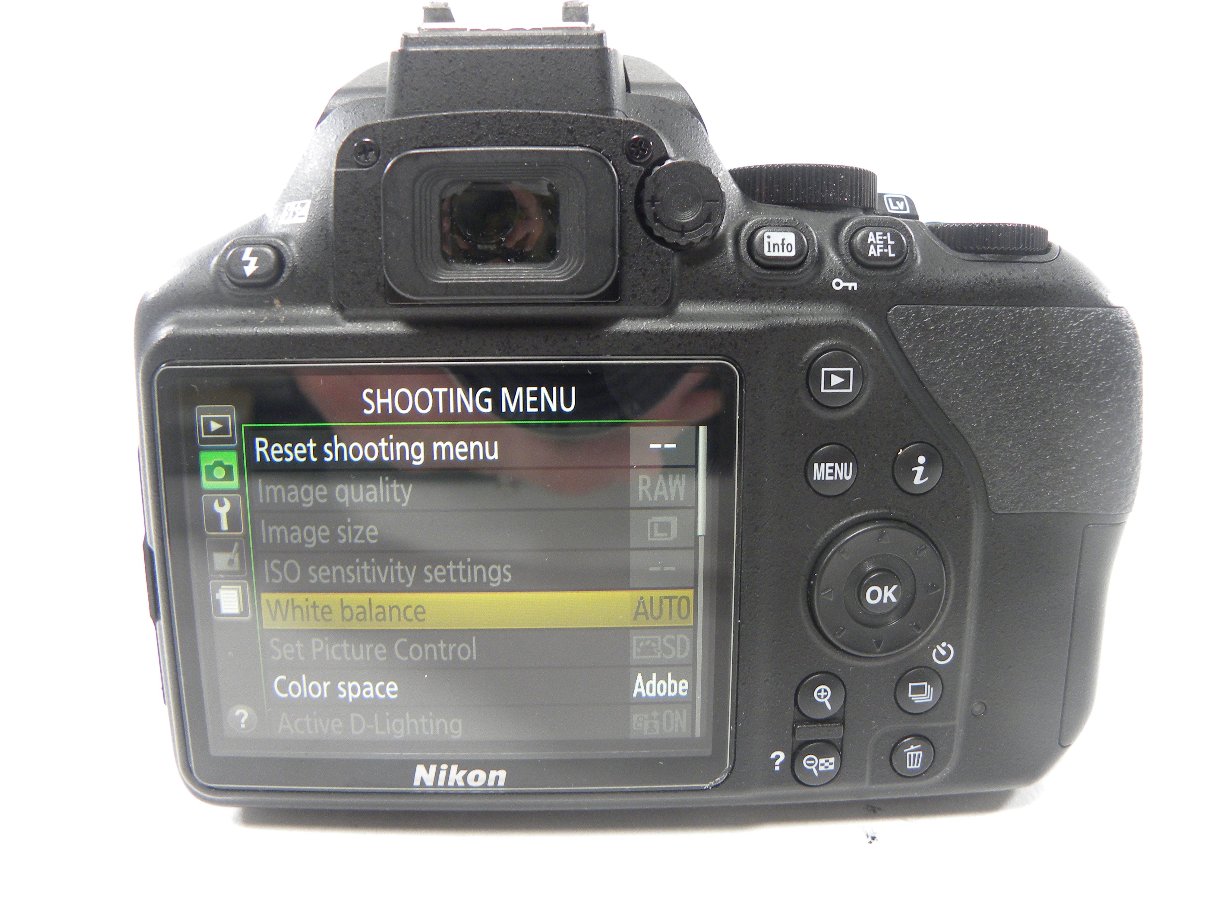 Nikon D3500 24.2mp Digital SLR w/AF-P Nikkor DX VR 18-55 Shutter Ct. 6,786