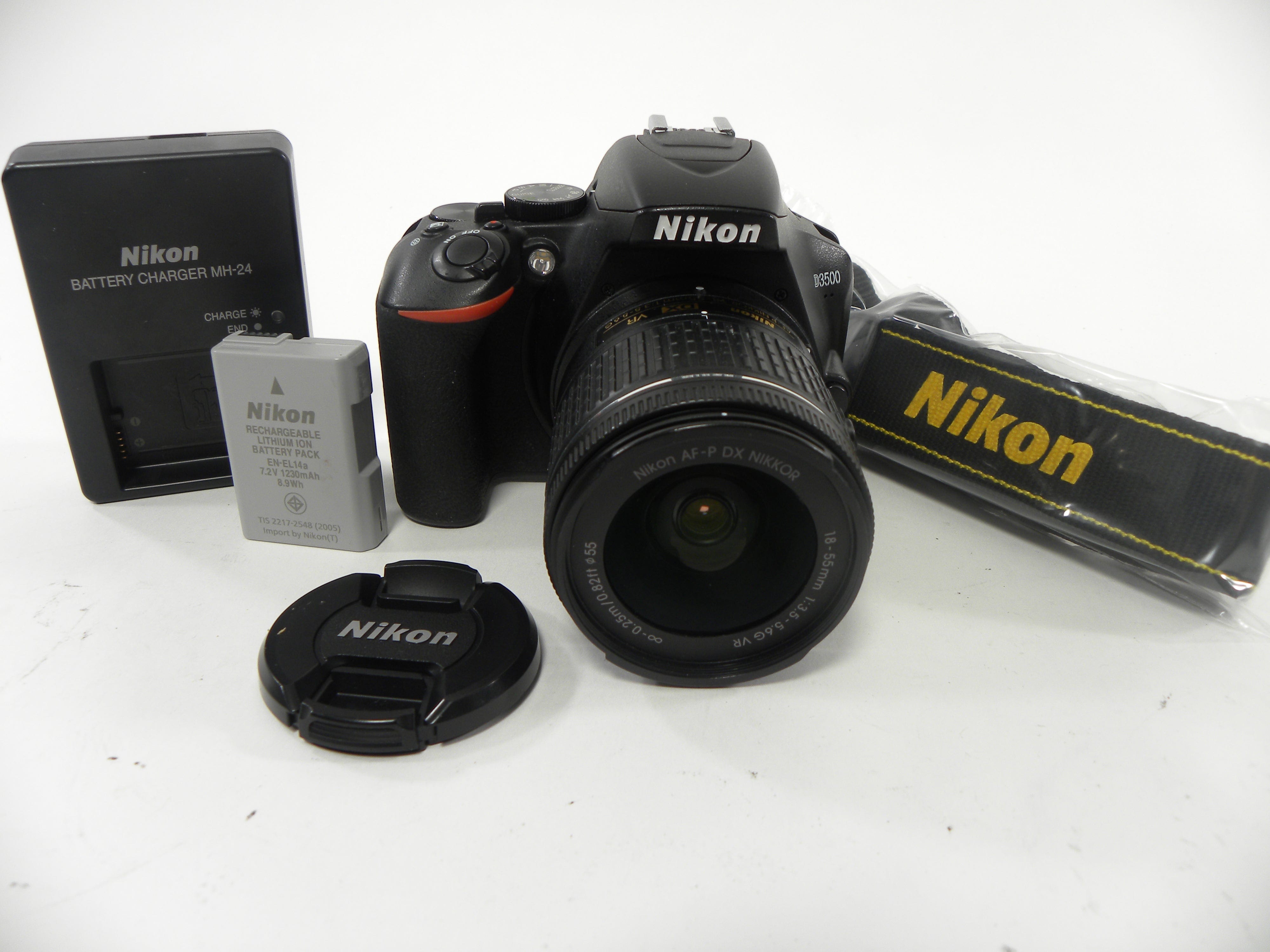 Nikon D3500 24.2mp Digital SLR w/AF-P Nikkor DX VR 18-55 Shutter Ct. 6,786