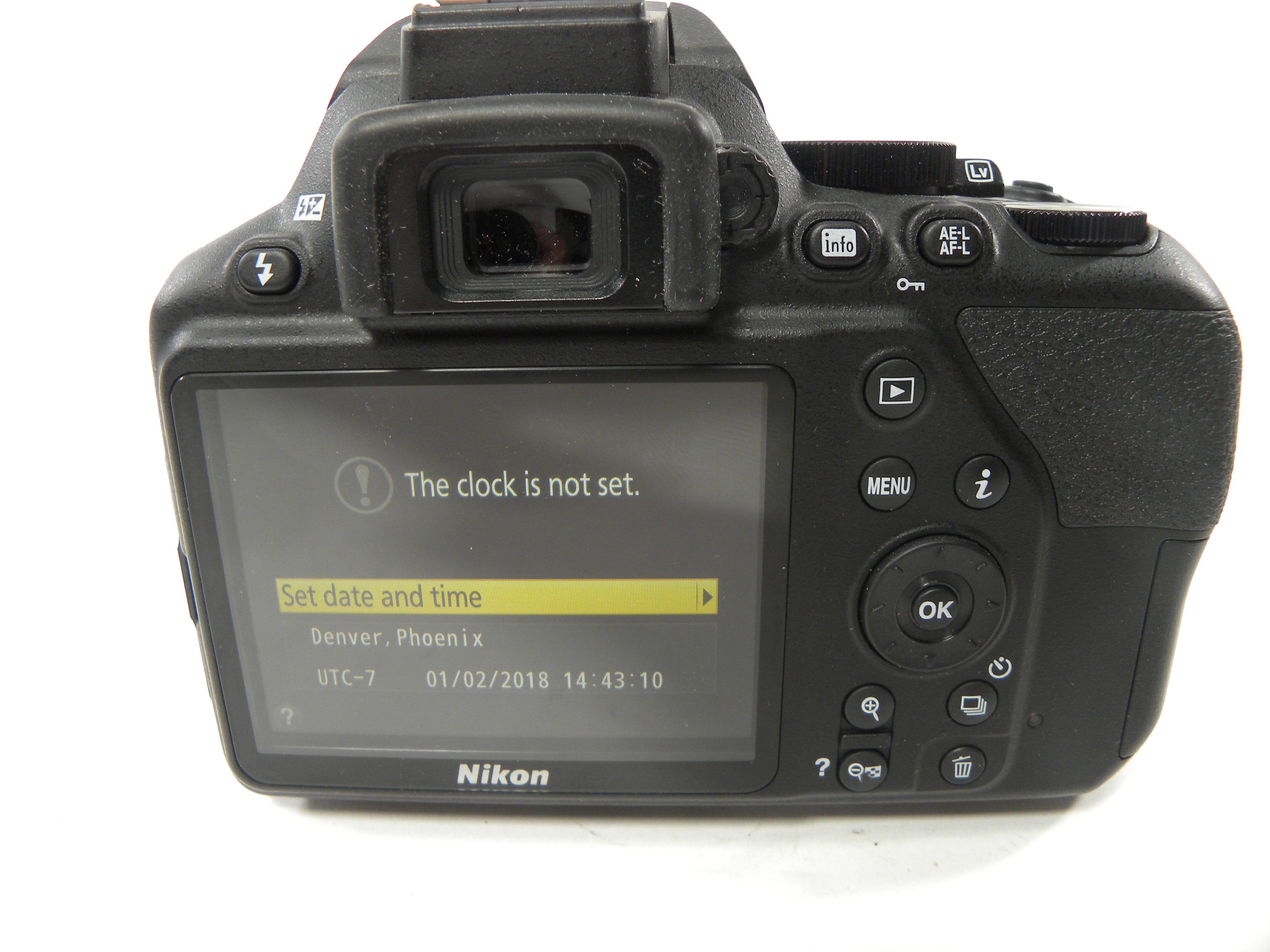 Nikon D3500 24.2mp Digital SLR w/Nikkor Af-P DX VR 18-55 Shutter Ct. 988