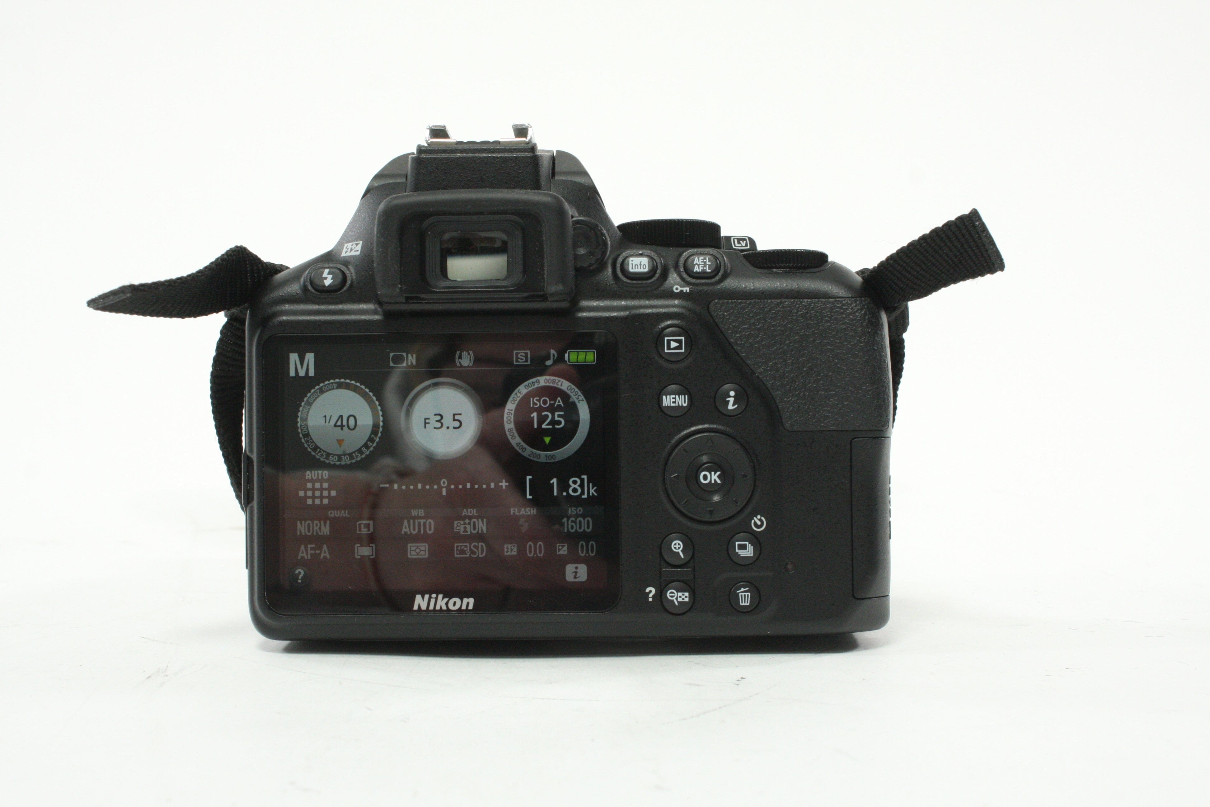 Nikon D3500 DSLR with 18-55mm f/3.5-5.6 G AF-P Lens with Shutter Count 415