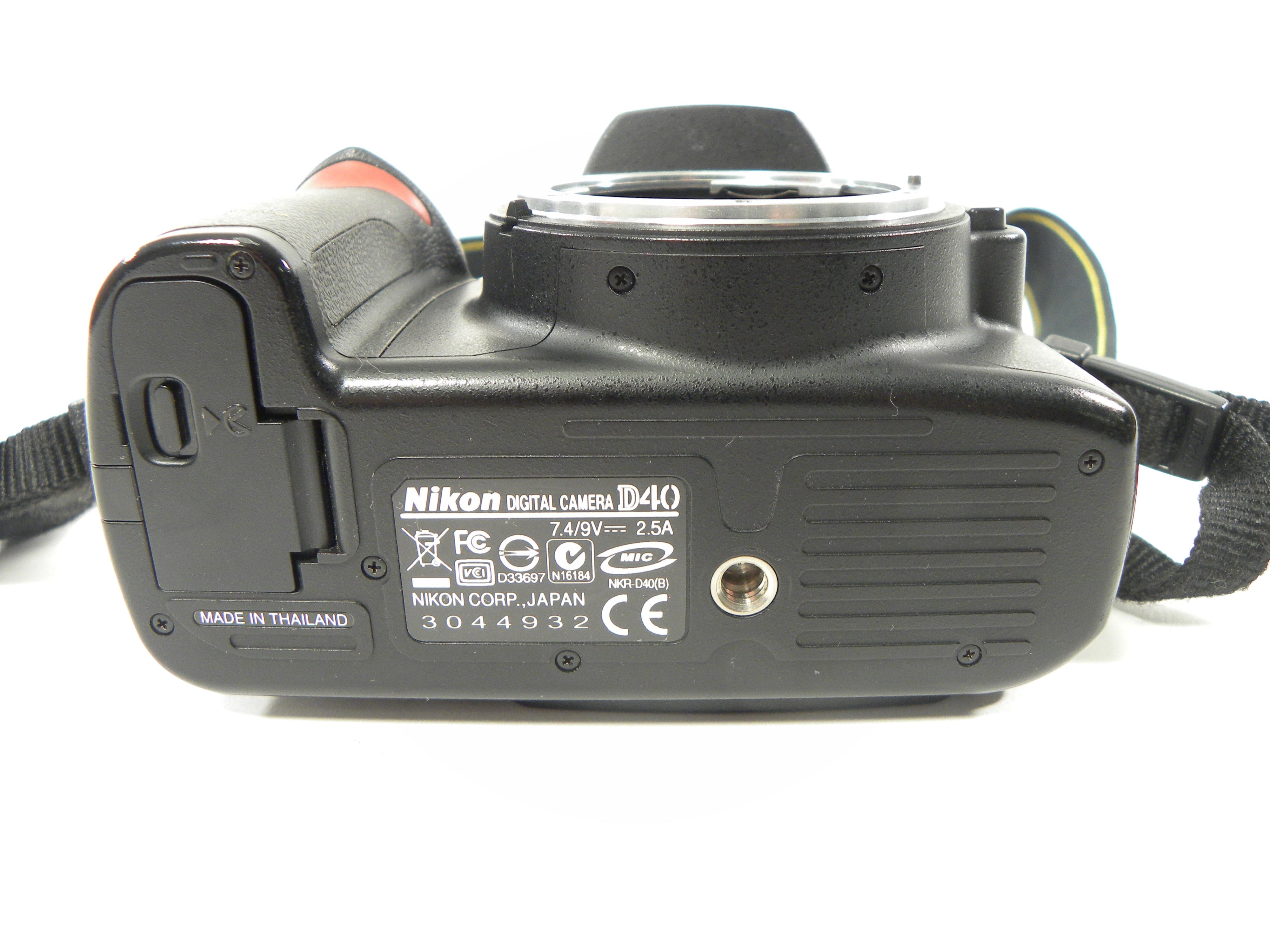 Nikon D40 6.1mp Digital SLR Body only Shutter Ct. 11,192