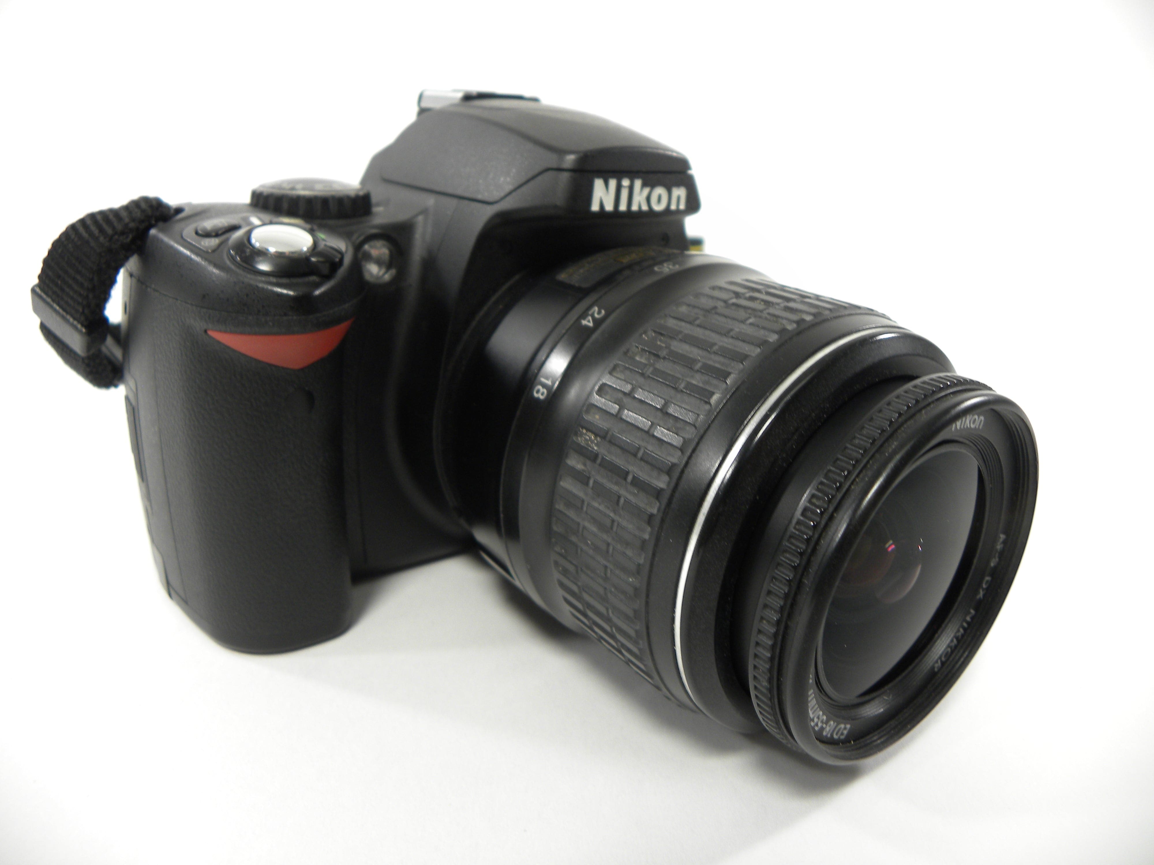 Nikon D40 6.1mp Digital SLR w/AF-S DX ED 18-55mm II Shutter Ct. 3,753
