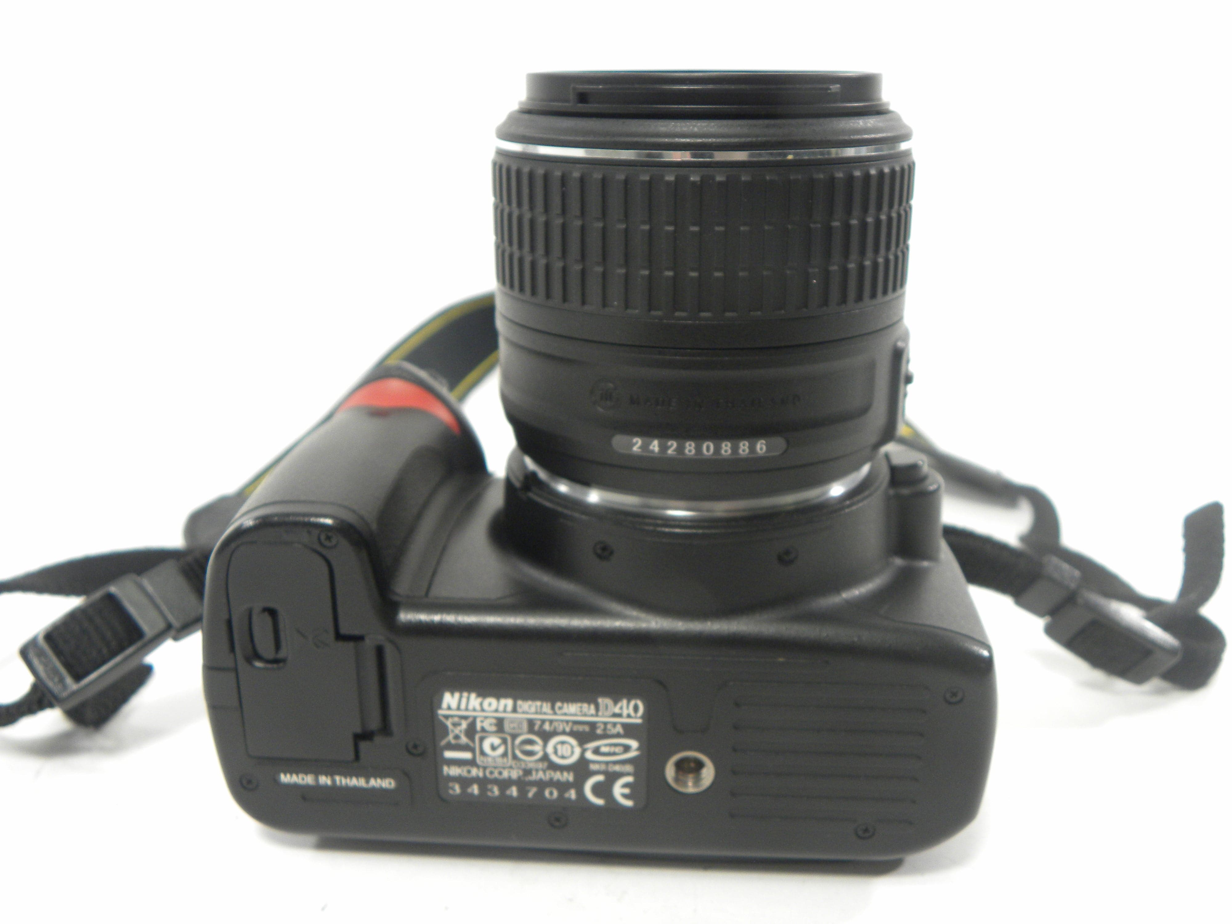 Nikon D40 6.1mp Digital SLR w/Nikkor DX VR 18-55mm Shutter Ct. 22,196
