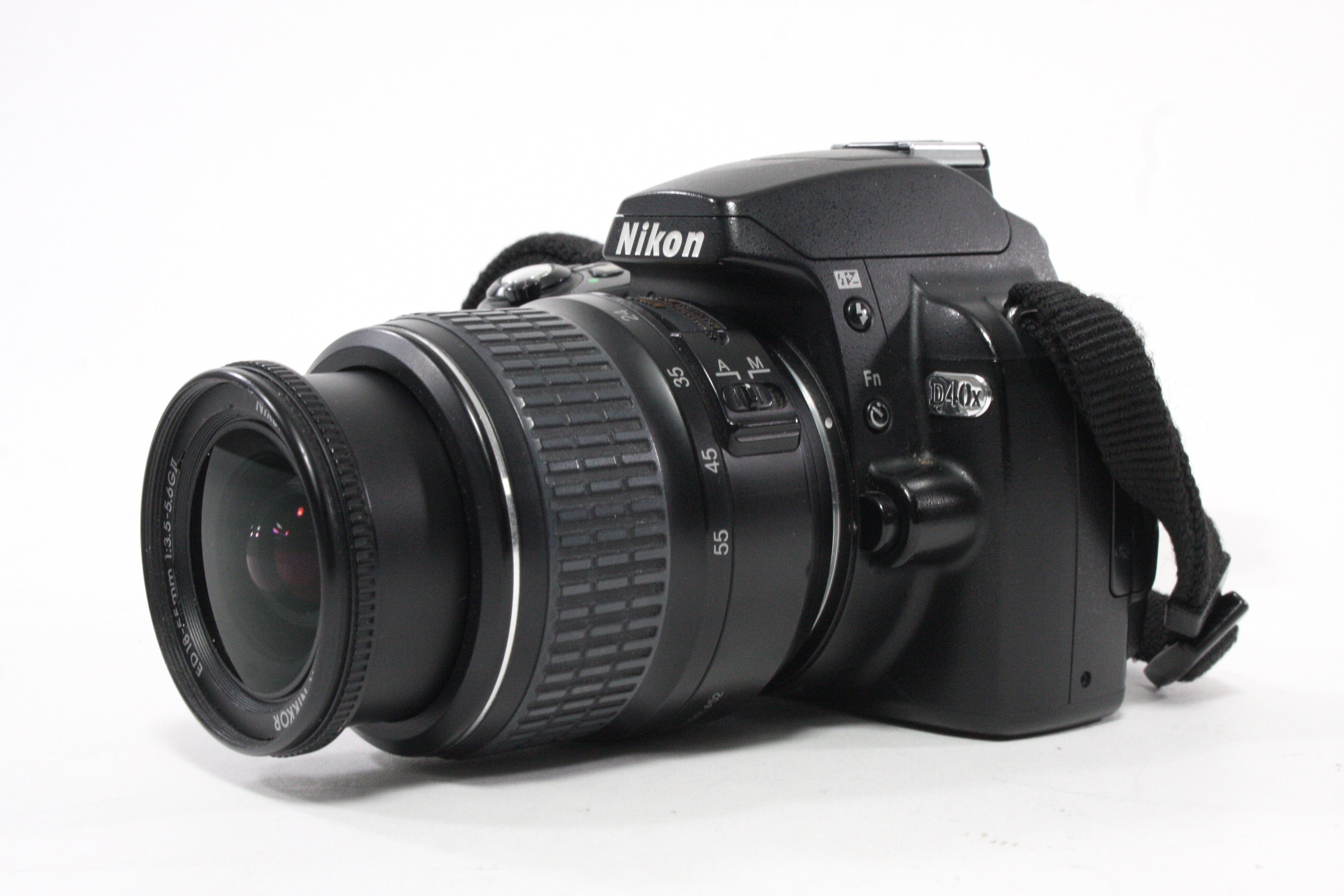 Nikon D40X with 18-55mm f/3.5-5.6G II Lens with Shutter Count 6,273