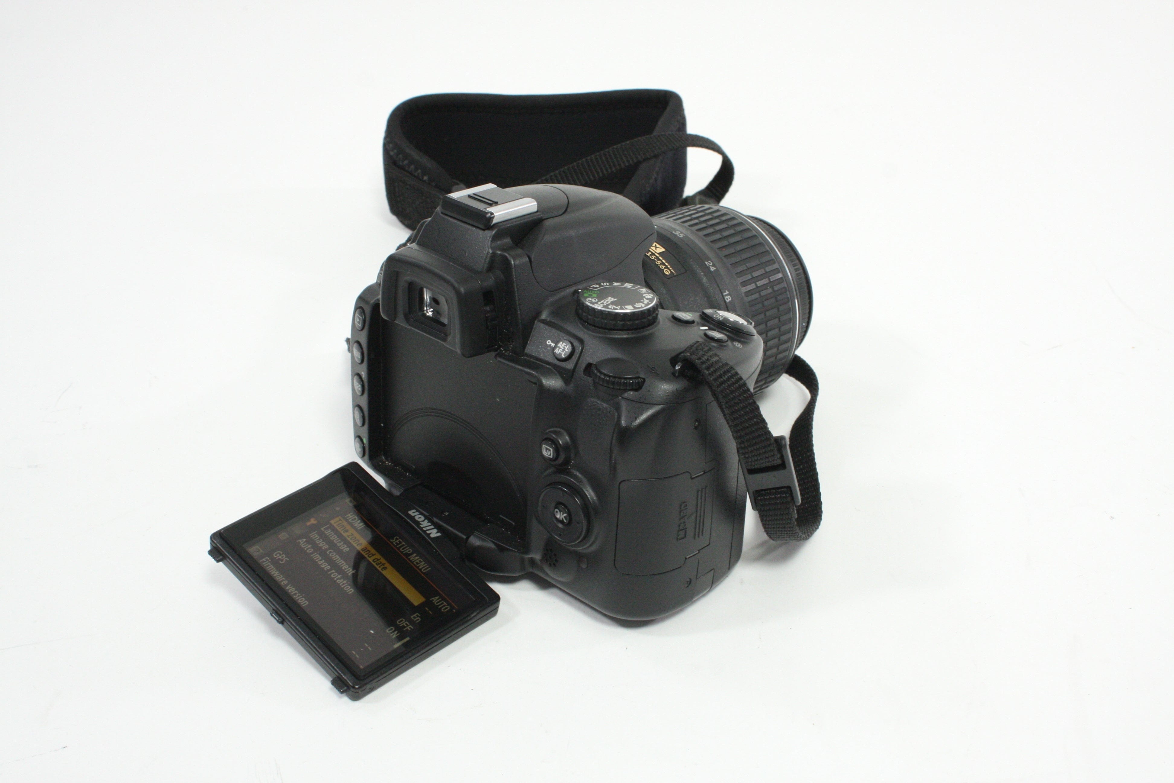 Nikon D5000 DSLR Camera with 18-55mm f/3.5-5.6 G DX VR Lens
