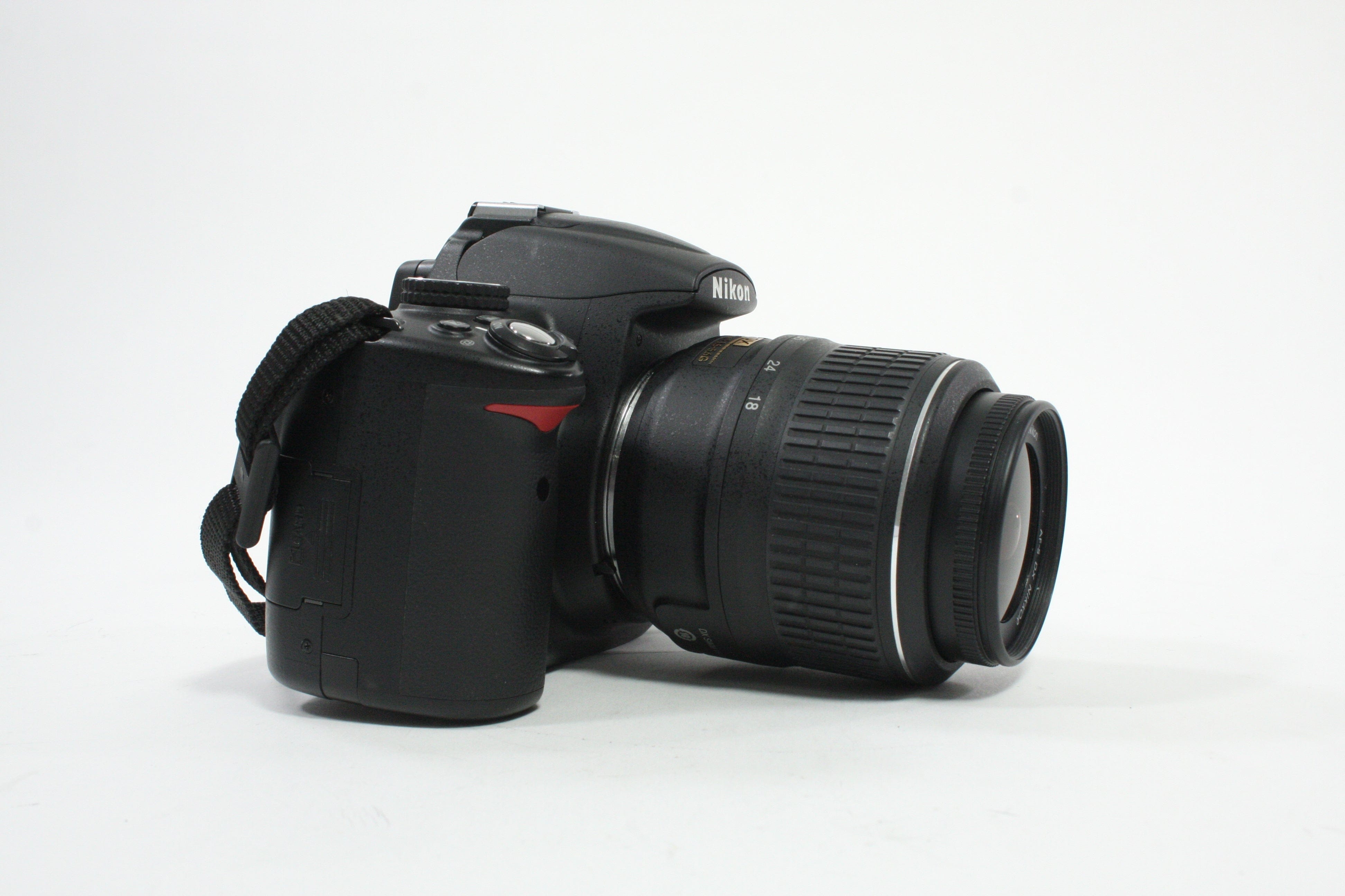 Nikon D5000 DSLR Camera with 18-55mm f/3.5-5.6 G DX VR Lens