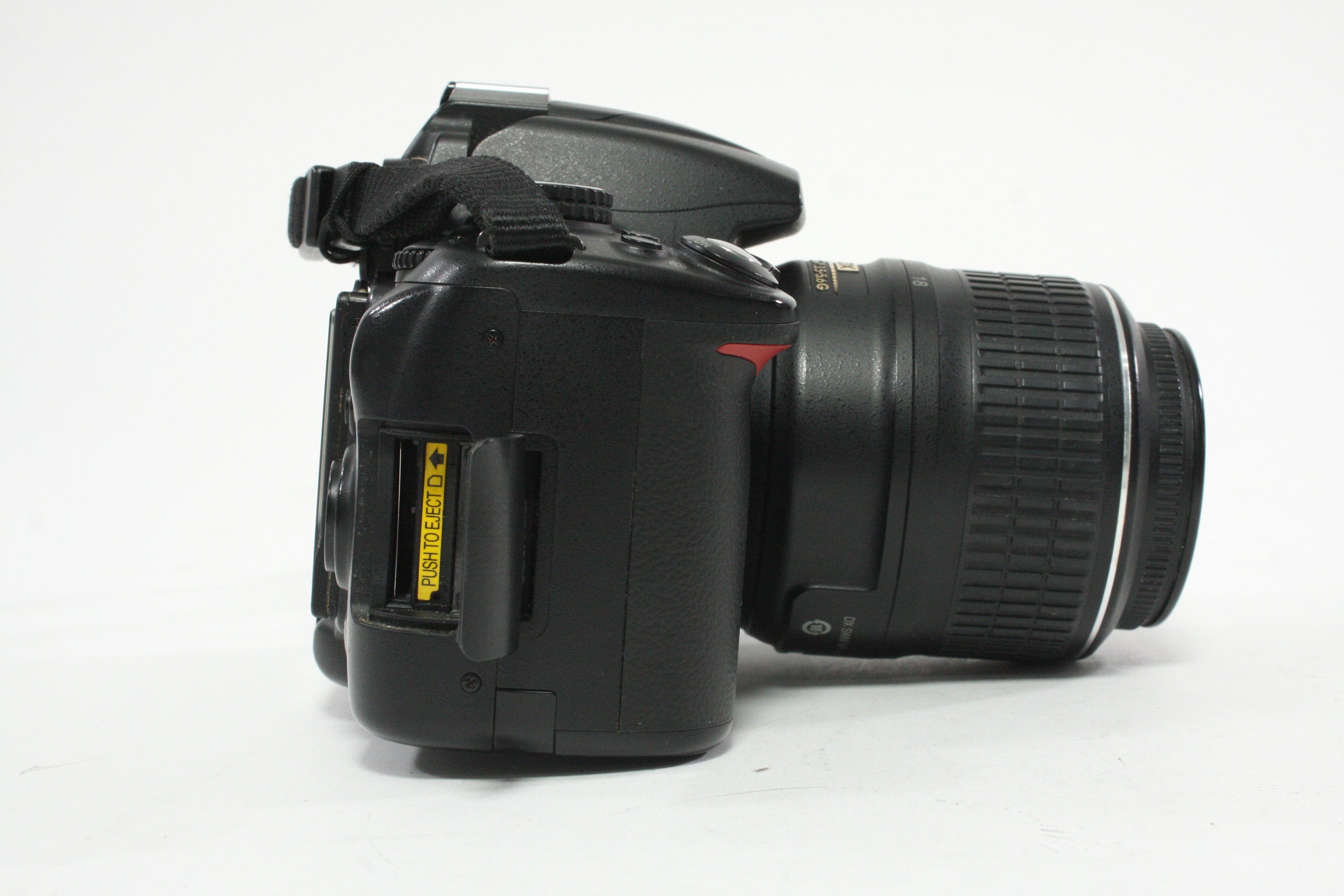 Nikon D5000 DSLR with 18-55mm f/3.5-5.6 G Lens with Shutter Count 26,555