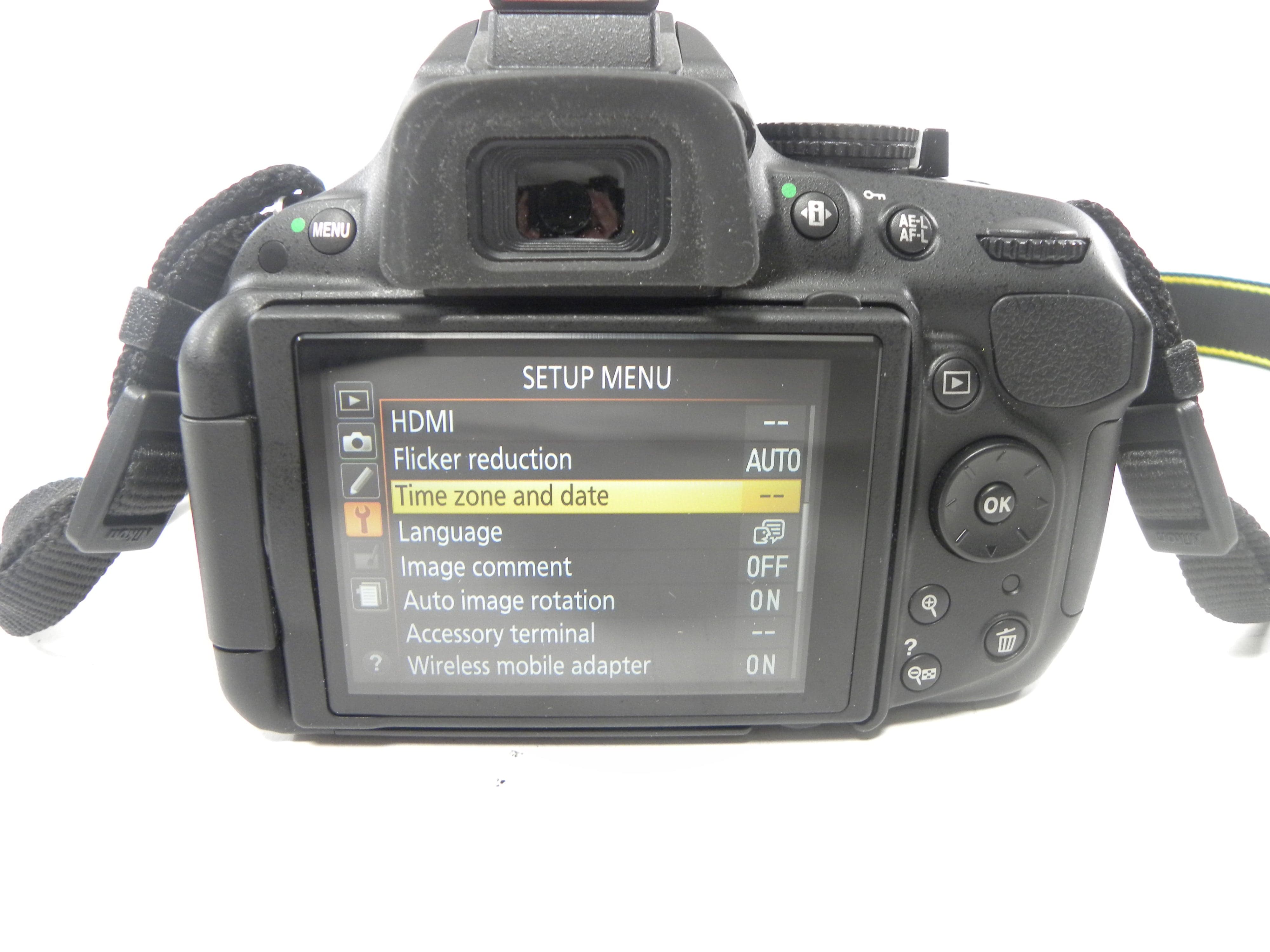 Nikon D5200 24.1mp Digital SLR w/AF-S Nikkor DX VR 18-55 Shutter Ct. 1,260