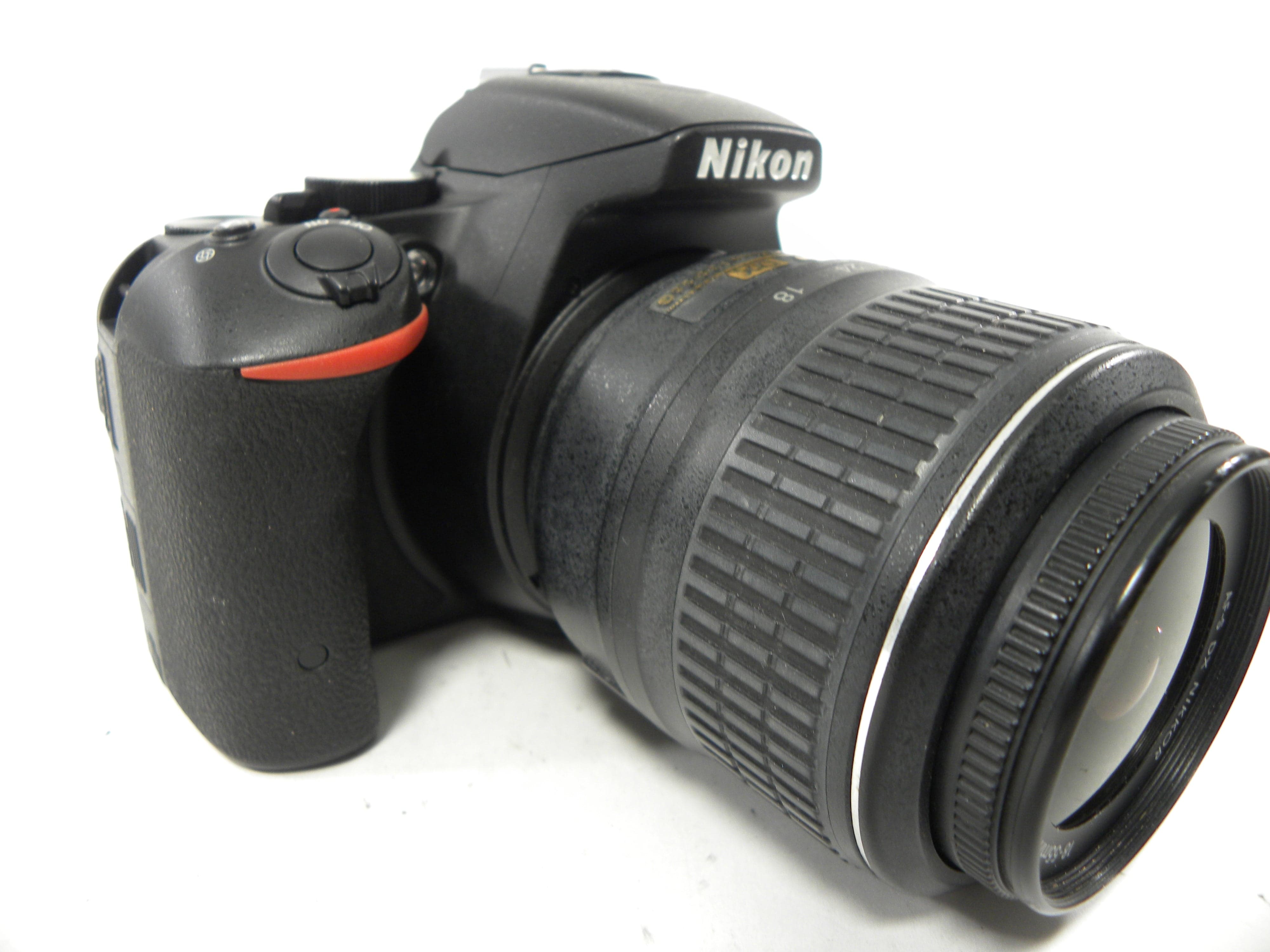 Nikon D5500 24.2mp Digital SLR w/AF-S DX VR 18-55mm Shutter Ct. 809