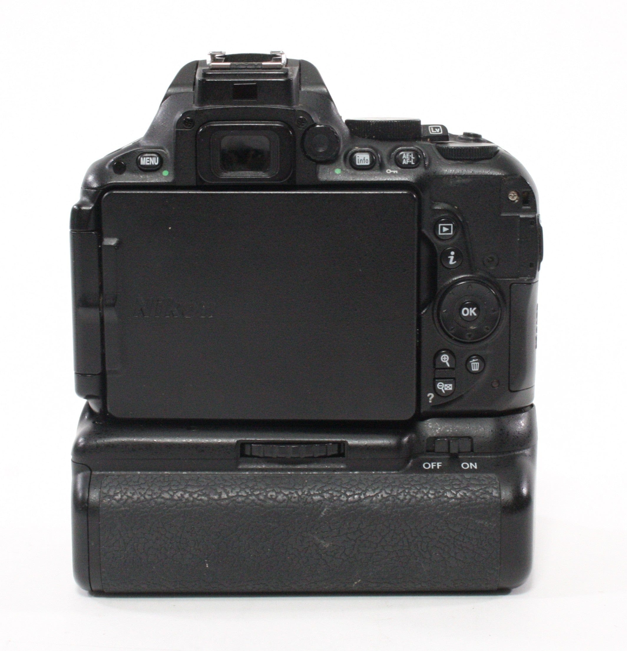 Nikon D5500 Digital Camera SC 31,447 (w/ Neewer Battery Grip)