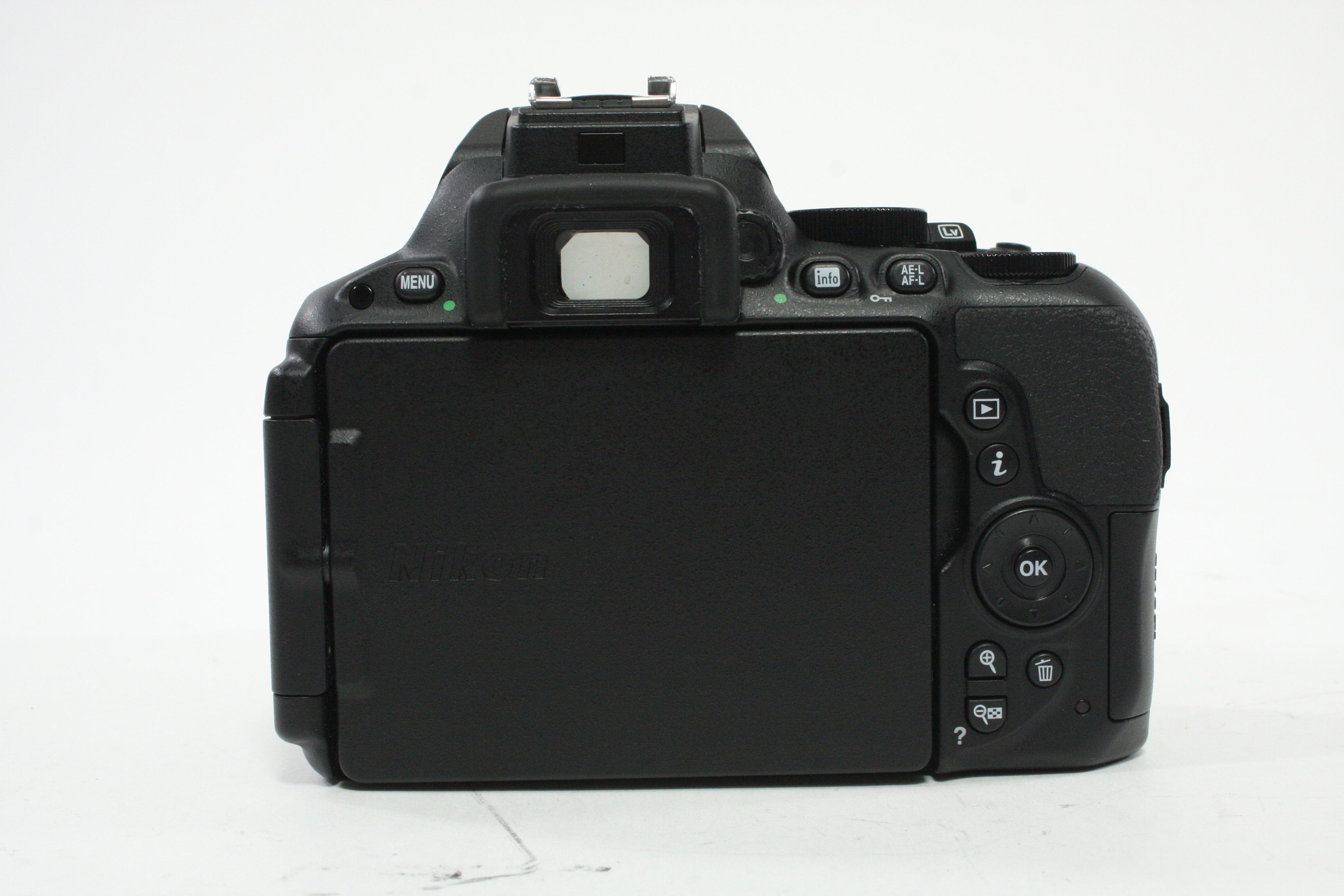 Nikon D5500 DSLR Camera with 18-55mm f/3.5-5.6G II DX VR Lens with Shutter Count 1,722