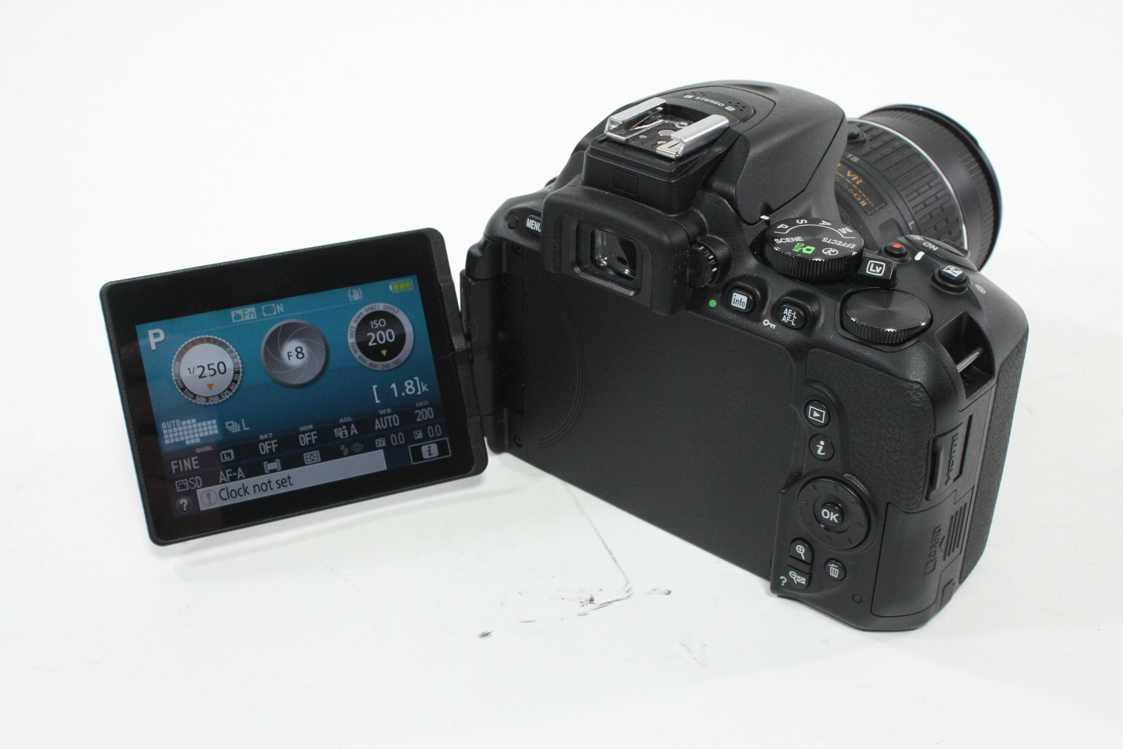 Nikon D5500 DSLR Camera with 18-55mm f/3.5-5.6G II DX VR Lens with Shutter Count 1,722