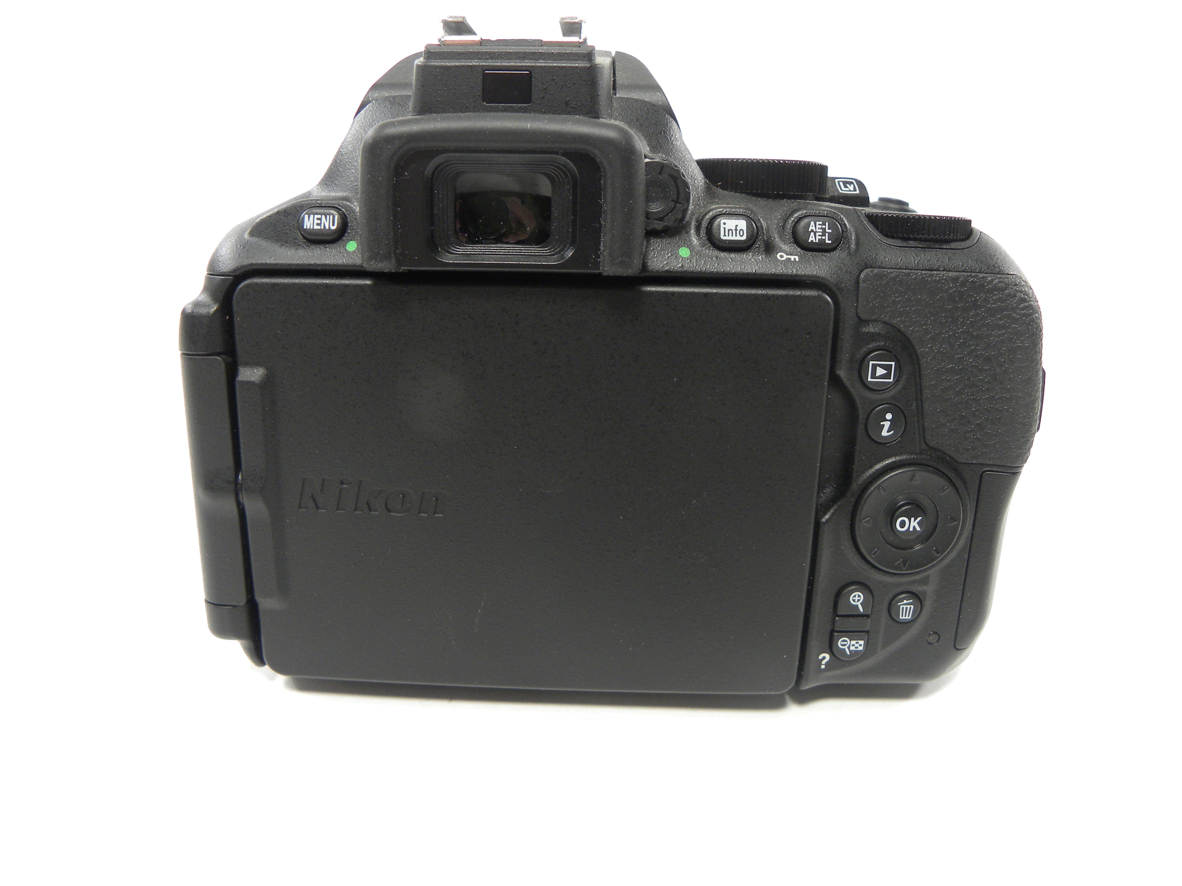 Nikon D5600 24.1mp Digital SLR w/AF-P Nikkor 18-55 Shutter ct. 793