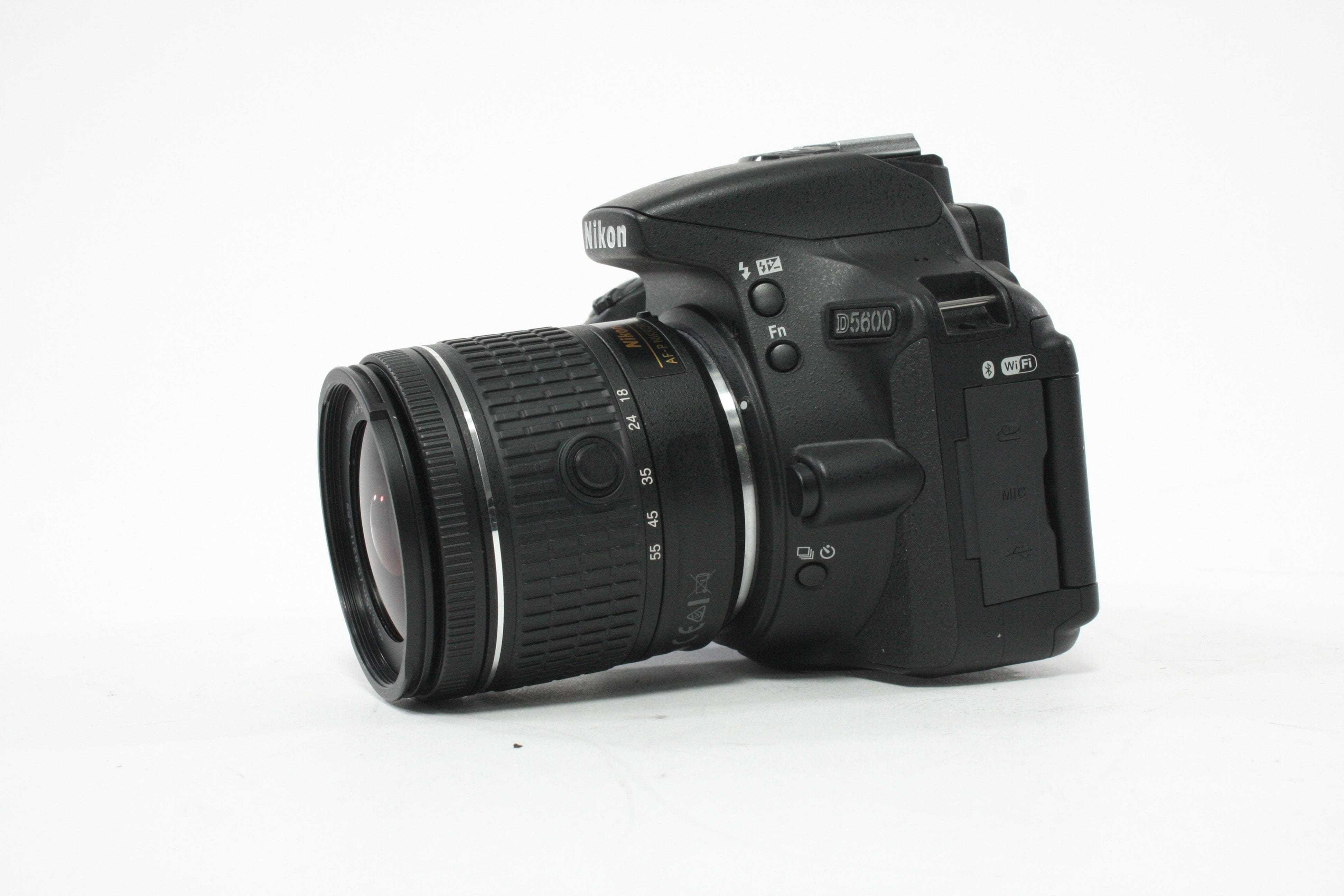 Nikon D5600 DLSR with 18-55mm f/3.5-5.6 AF-P Lens with Shutter Count ONLY 116!