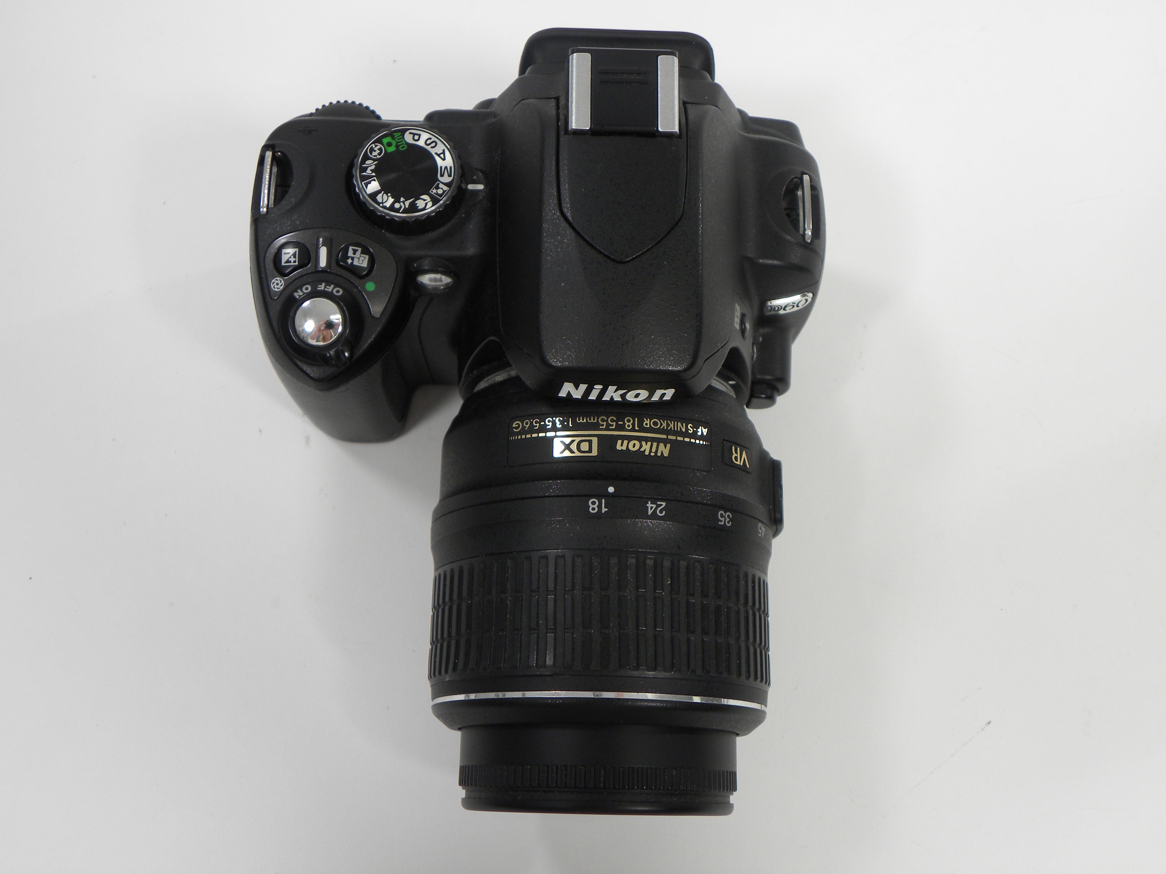 Nikon D60 10.2mp Digital SLR w/AF-S Nikkor DX VR 18-55 Shutter Ct. 10,376
