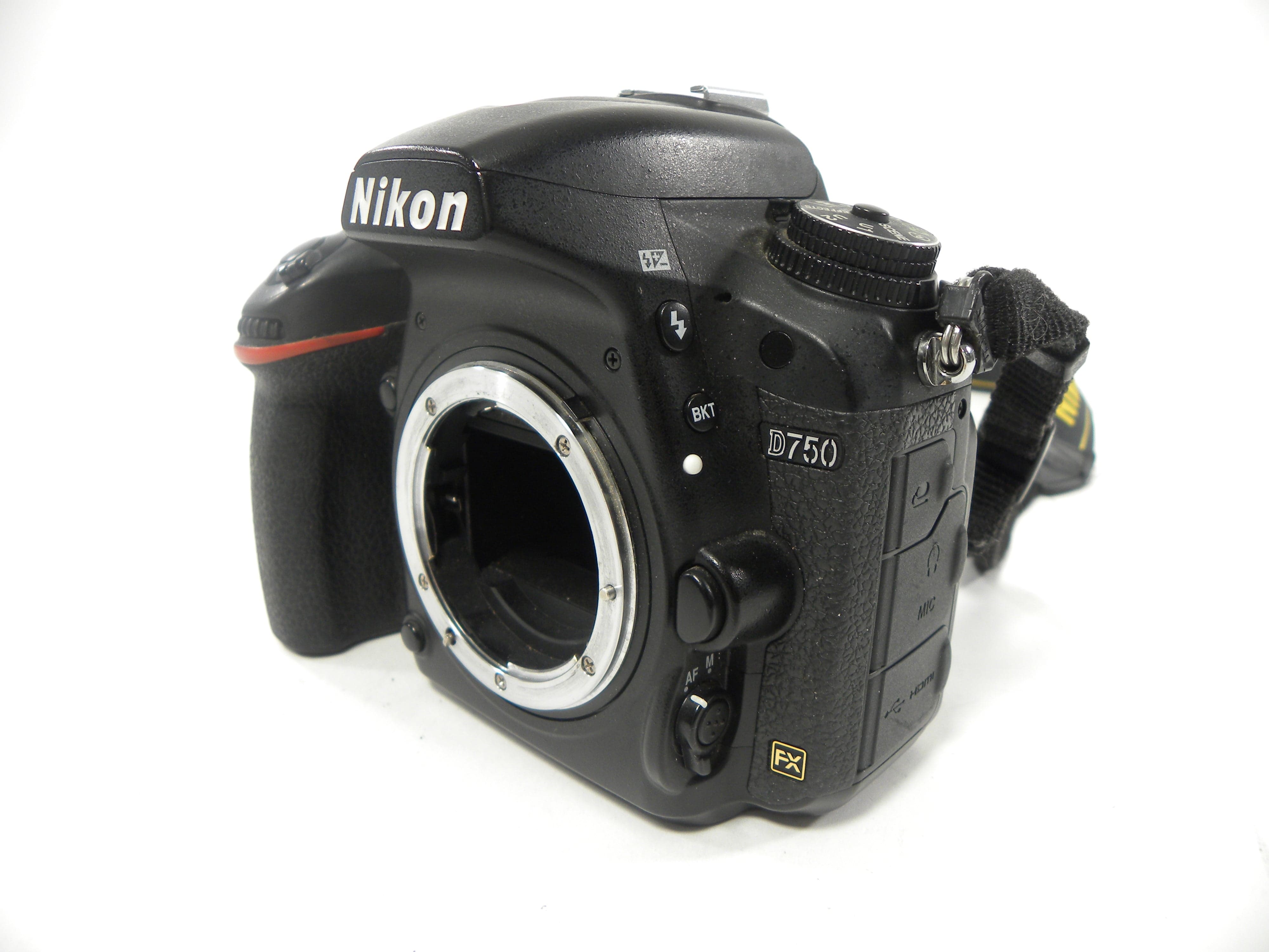 Nikon D750 24.3mp Digital SLR body only Shutter Ct. 107,825 Parts or Repair