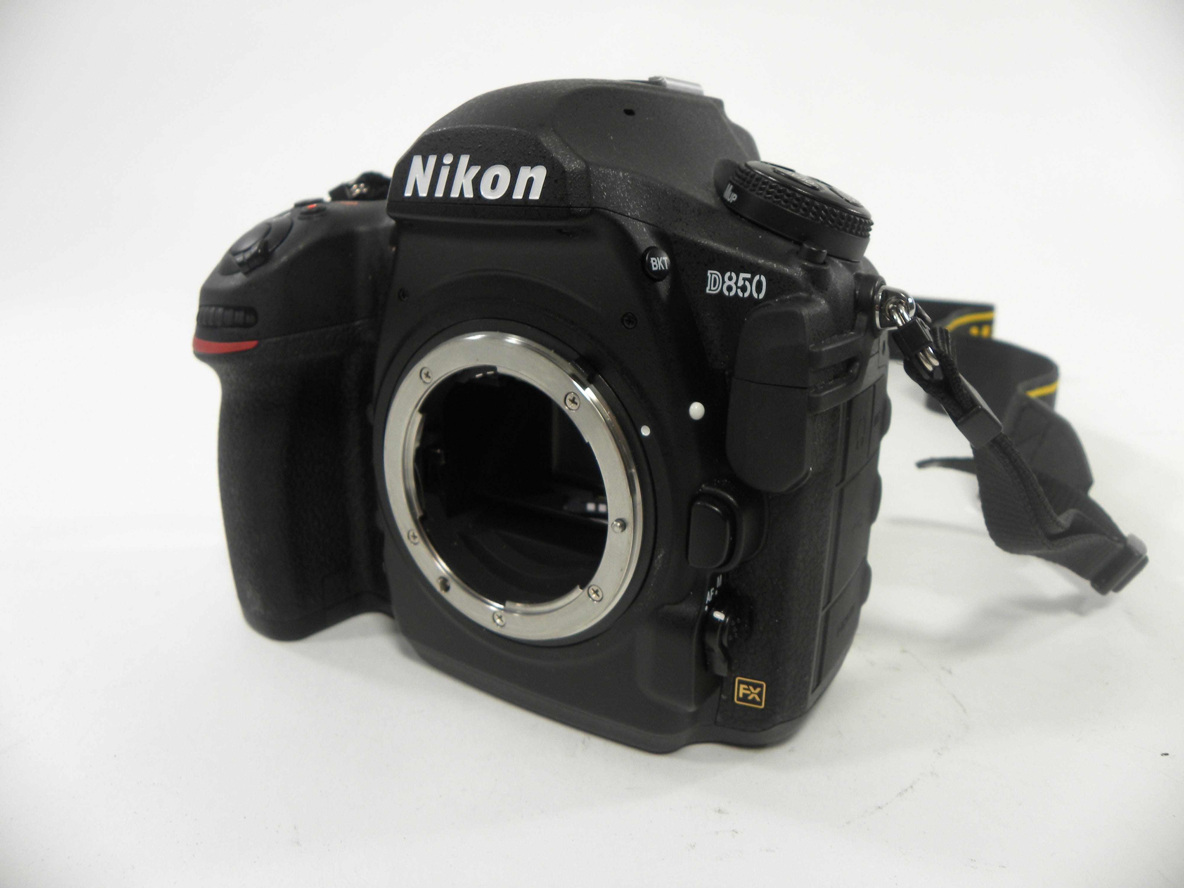 Nikon D850 45.7mp Digital SLR Camera Body Only Shutter Ct. 215