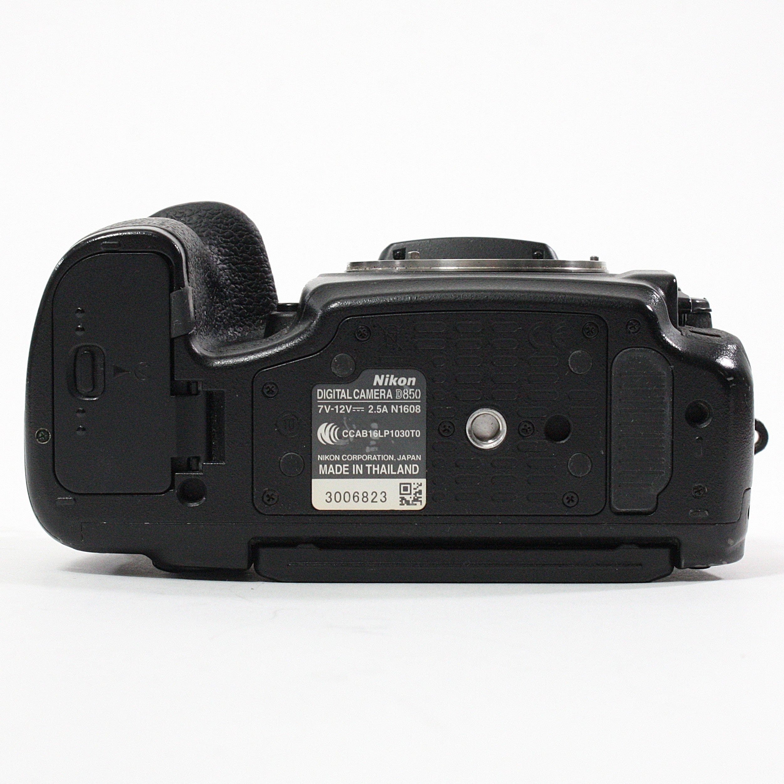Nikon D850 Body Only - Shutter Count 214,532