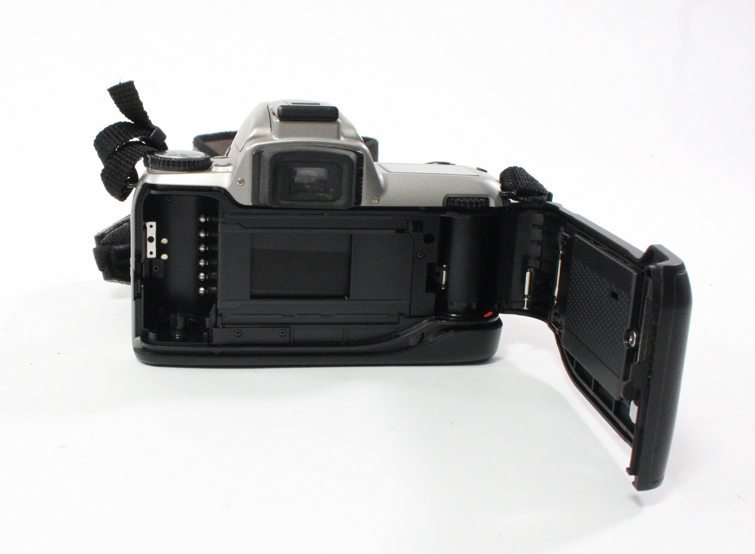Nikon N65 35mm SLR Camera with 28-80mm f/3.35.6 G Lens