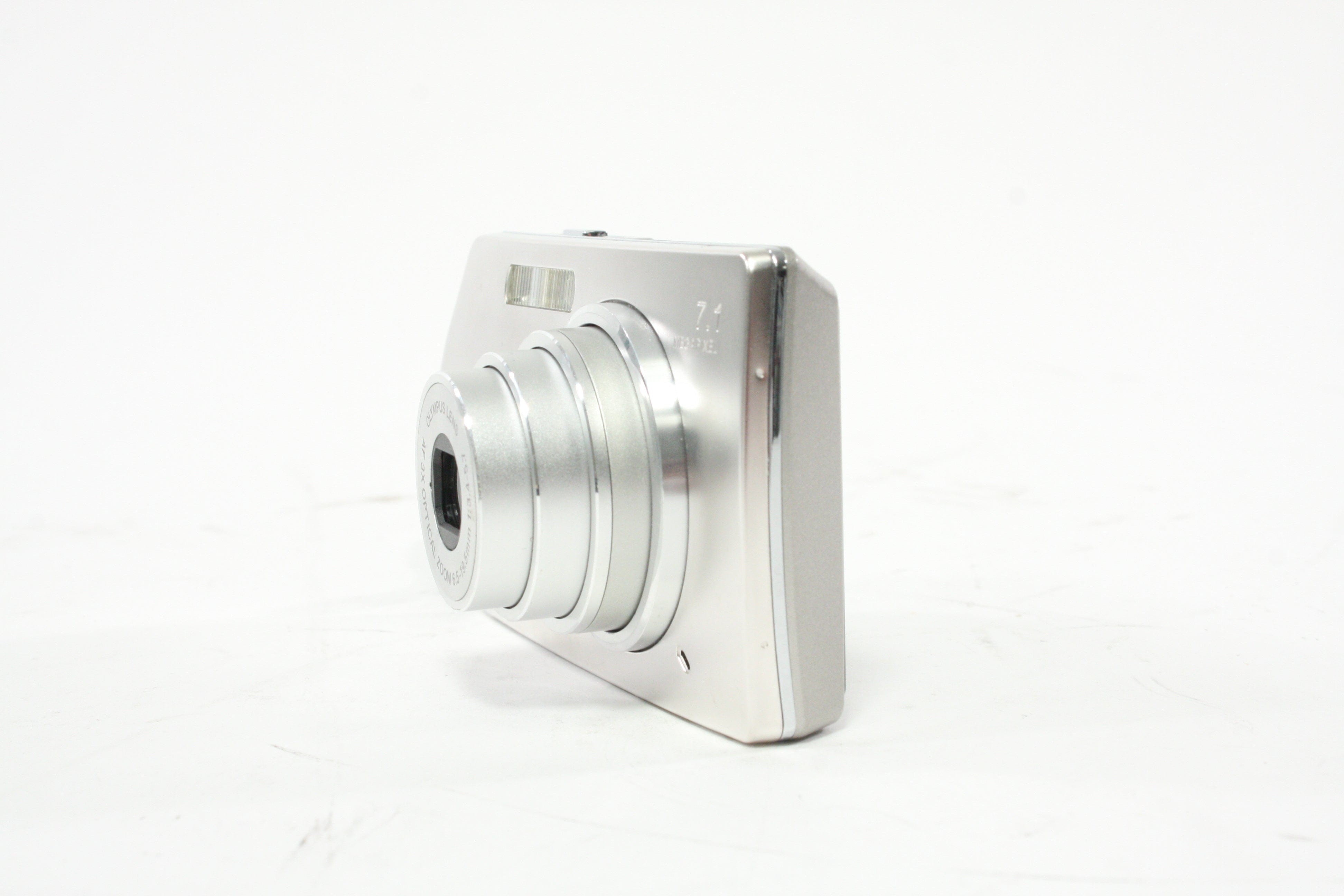 Olympus Stylus 710 Digital Point-and-Shoot Camera 3x Zoom 7.1mp