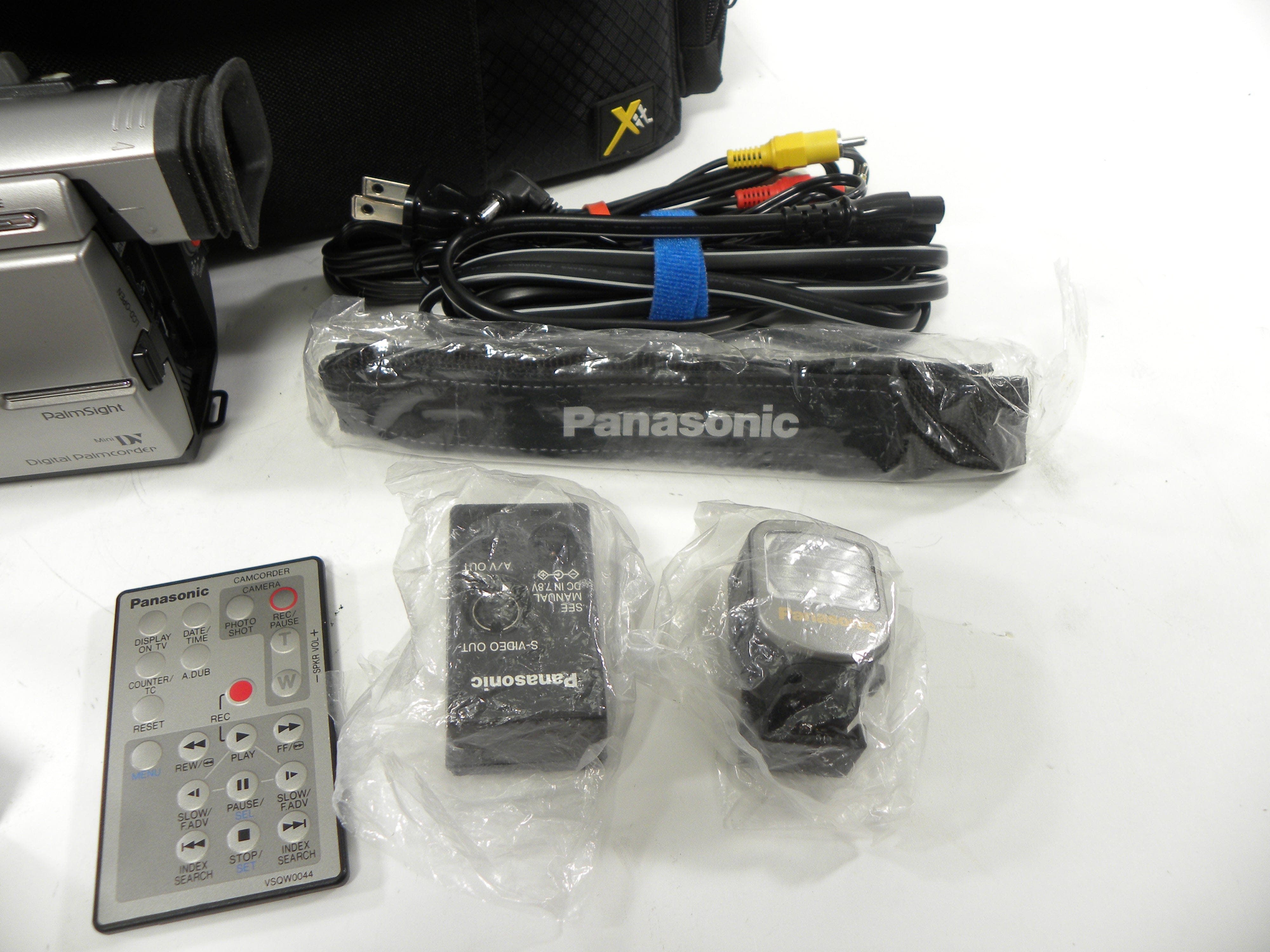 Panasonic Palm Sight MiniDV PV-DV910 Camcorder