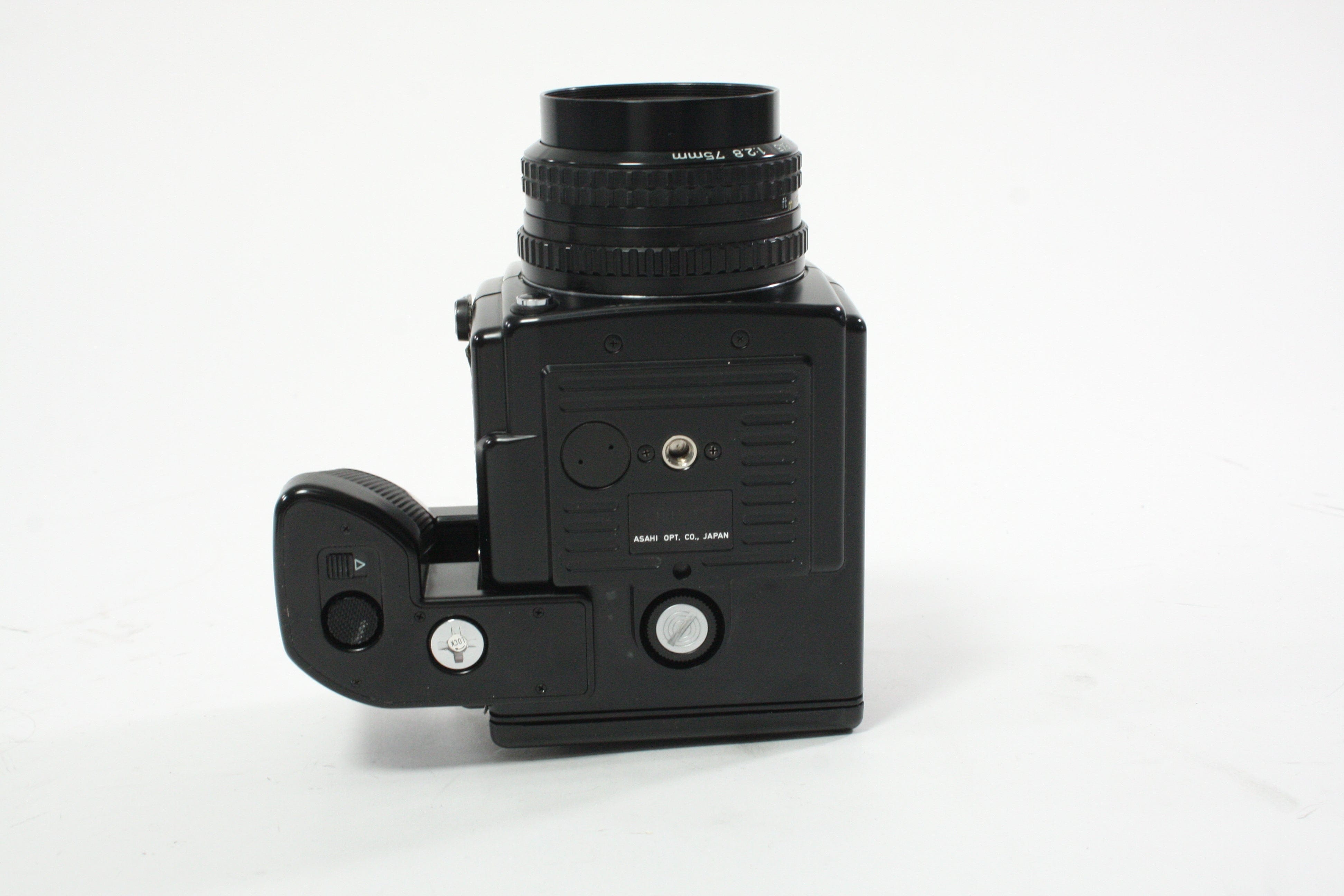 Pentax 645 Camera Outfit with 75MM F2.8 Lens and 220 Film Back