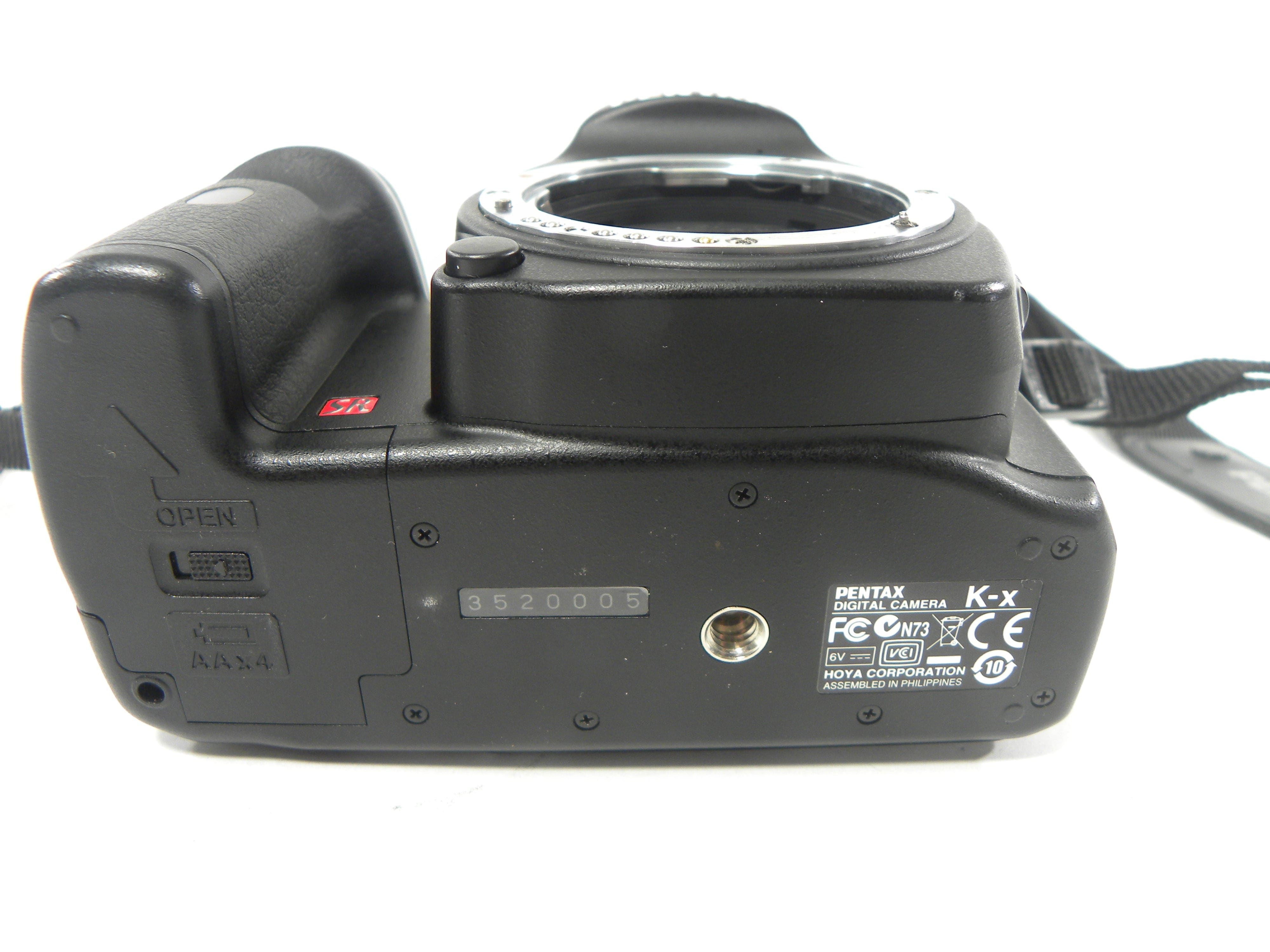 Pentax K-X 12.4mp Digital SLR body only Shutter Ct. 7,699
