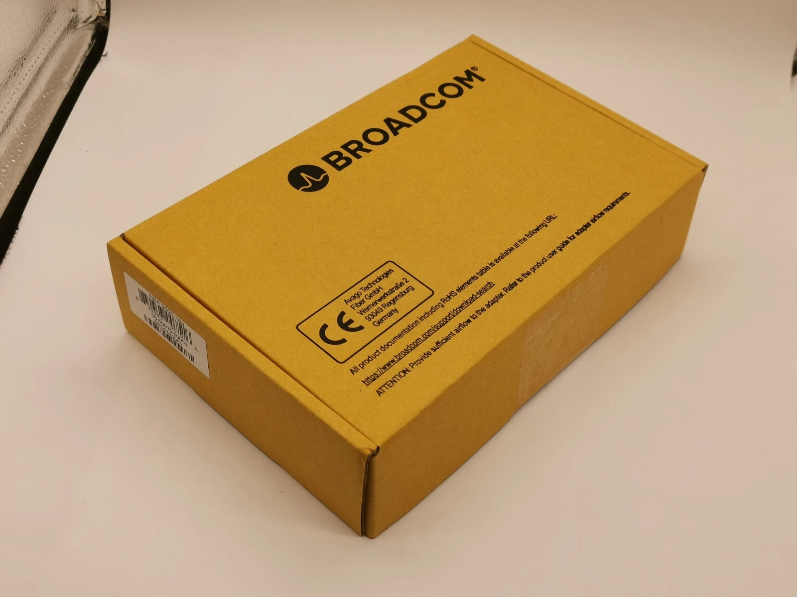 Broadcom HBA 9500-8i interface cards/adapter Internal SAS 05-50077-03 HBA 9500