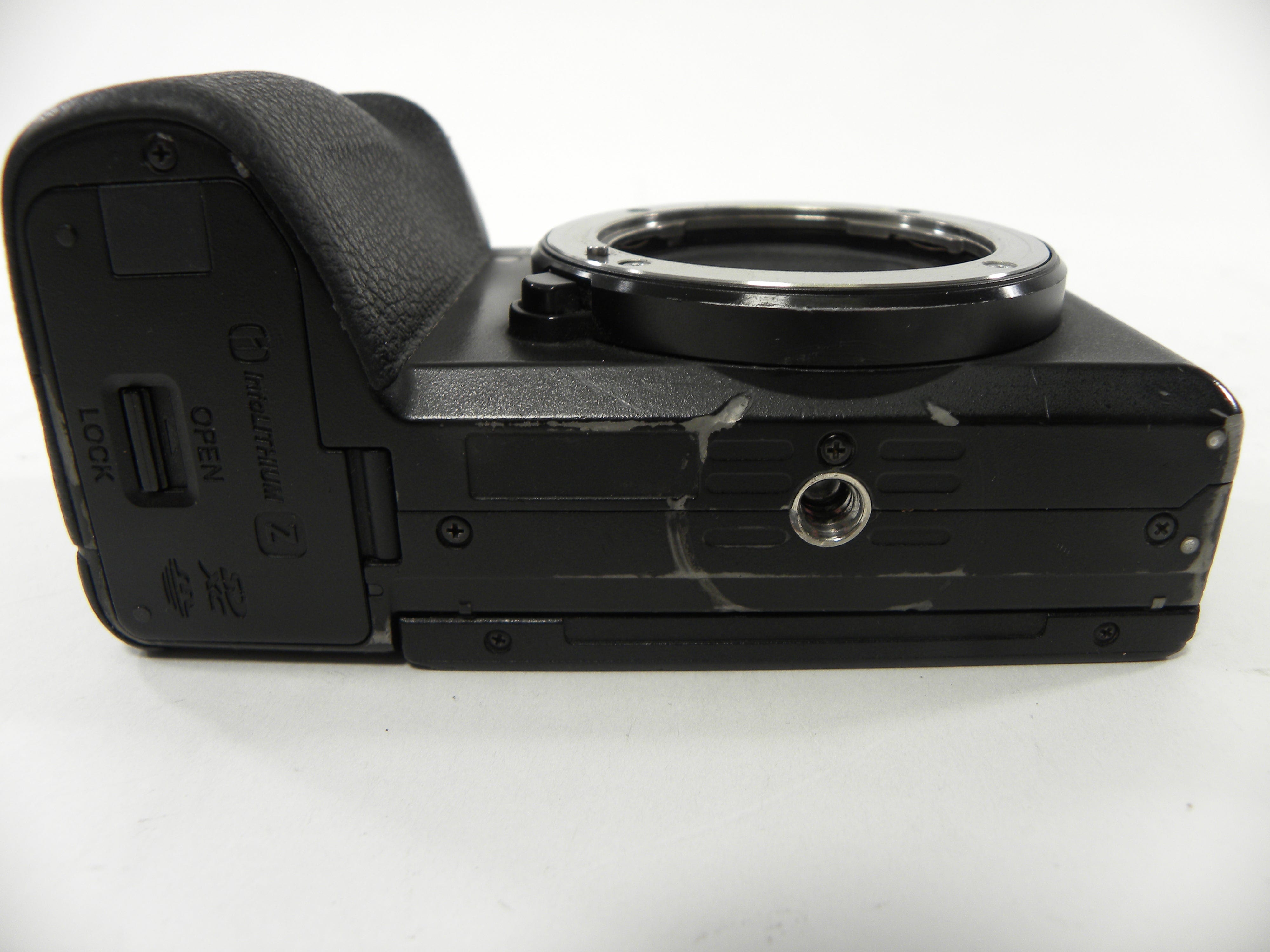 Sony a6600 24.2mp Digital Mirrorless camera body only Shutter Ct. 319,384