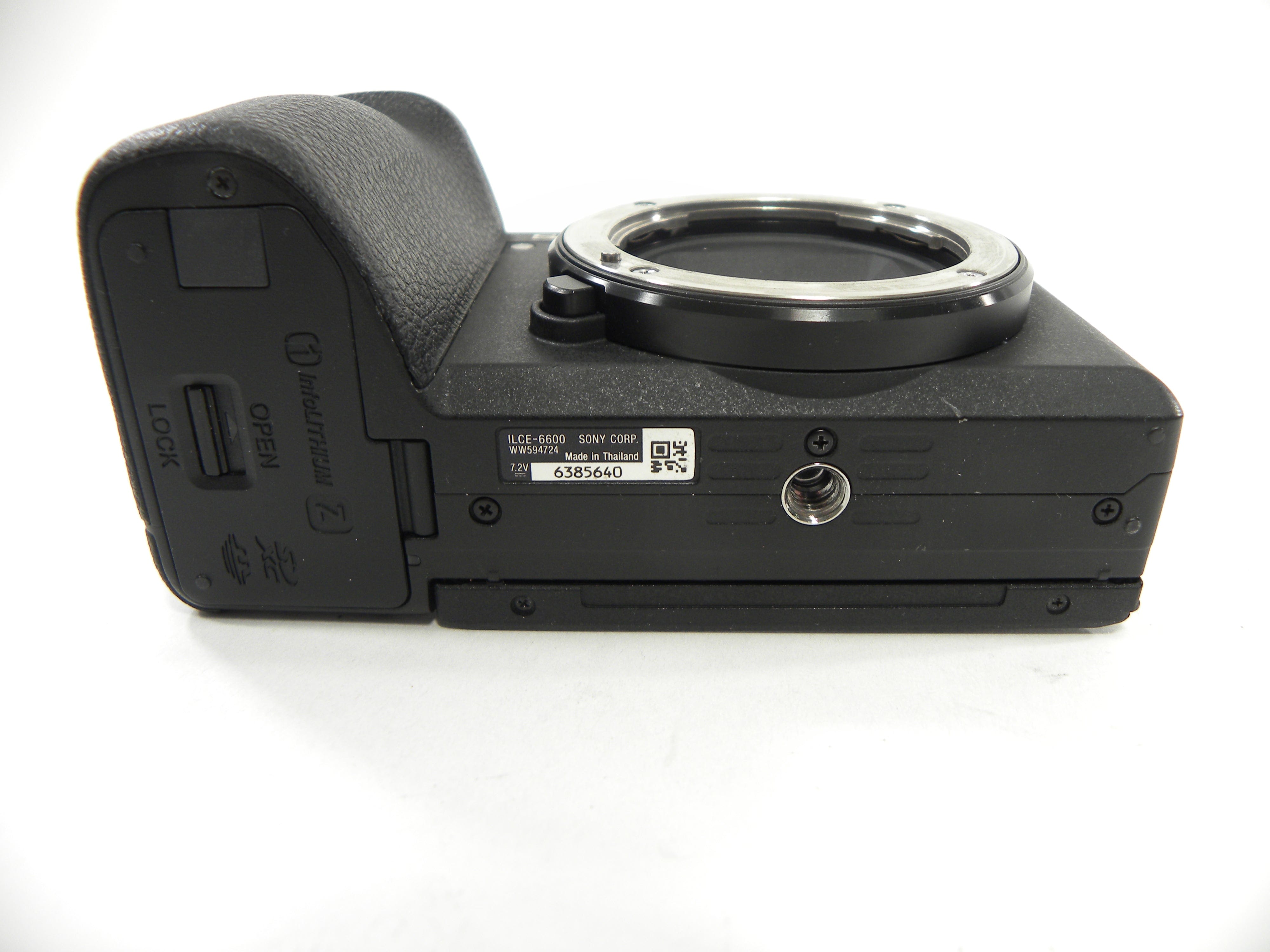 Sony a6600 24.2mp Digital Mirrorless Camera Body Only Shutter Ct. 977