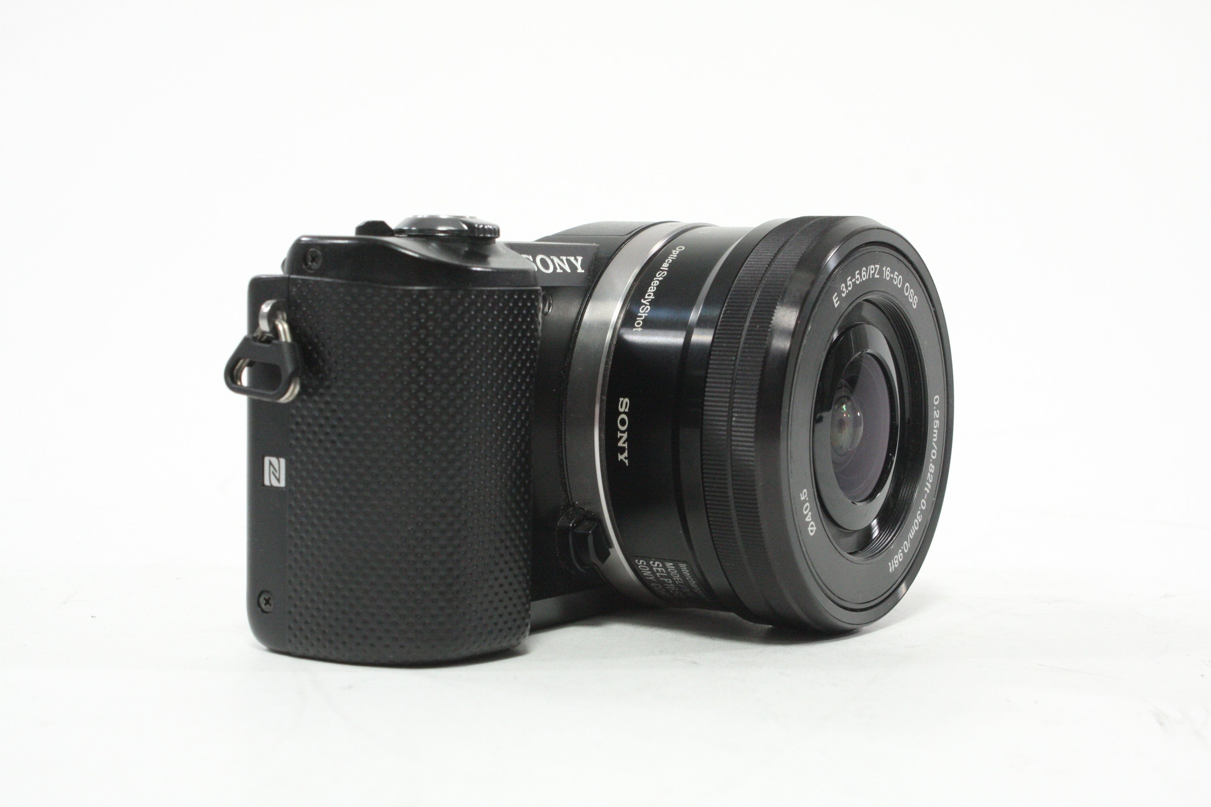 Sony Alpha a5000 Camera with 16-50mm f.3.5-5.6 Power Zoom Lens Shutter Count ONLY 768