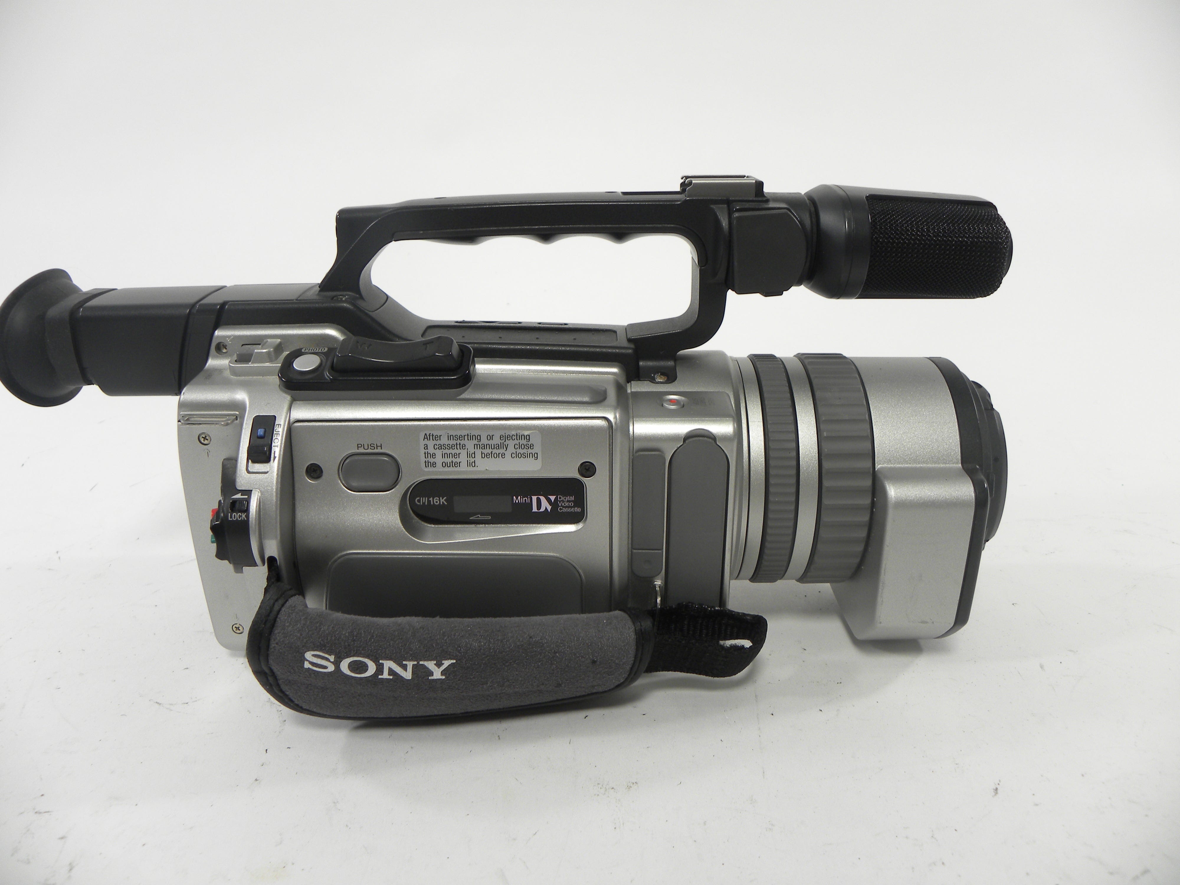 Sony DCR-VX2000 MiniDV Super Steady Shot Camcorder
