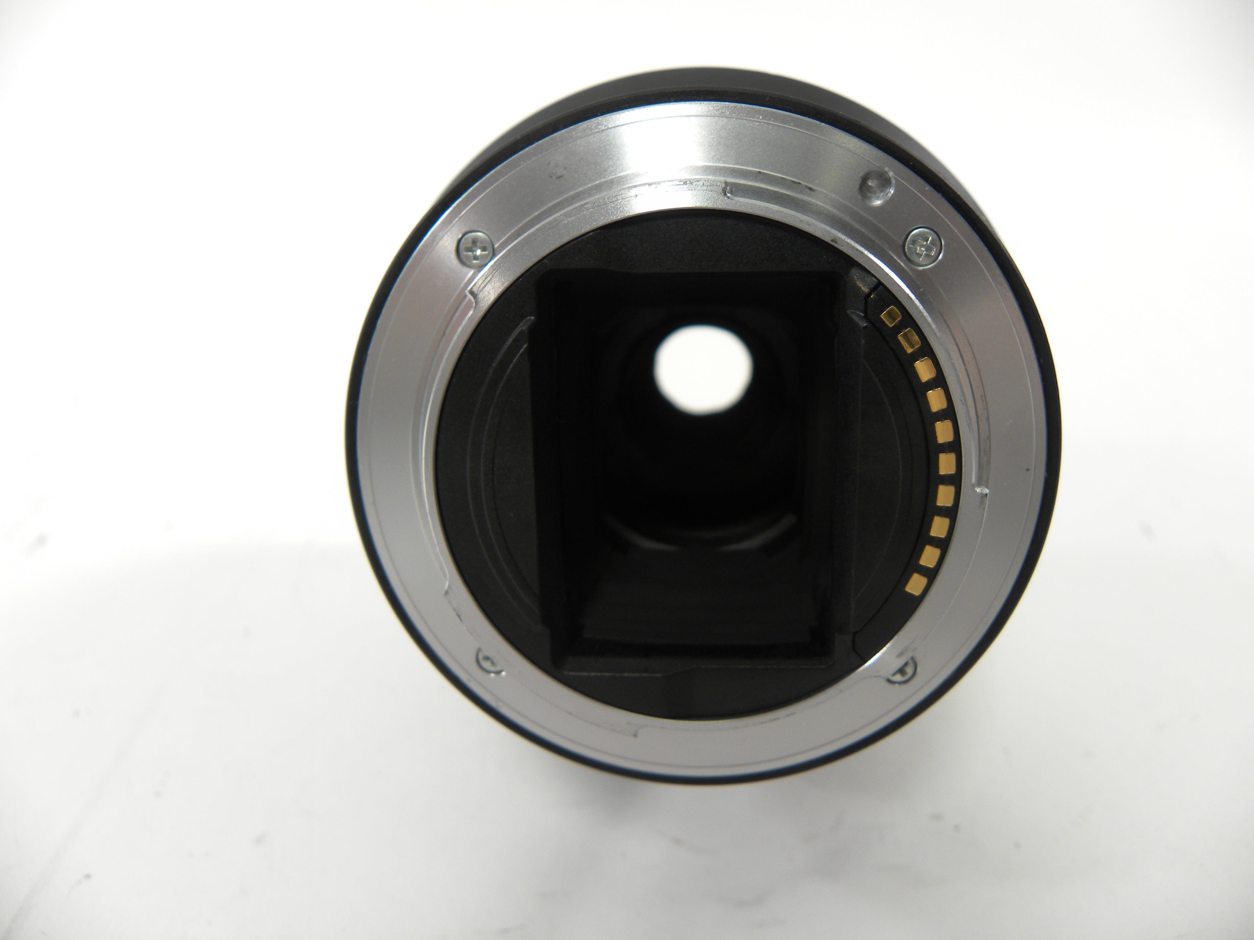 Sony FE 28-70mm f3.5-5.6 OSS lens