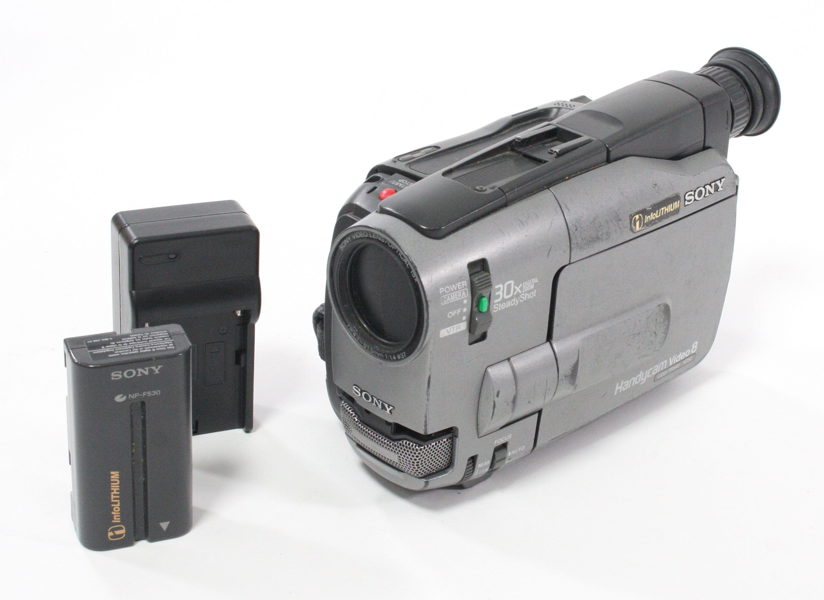 Sony Handycam 8mm CCD-TRV41 Camcorder