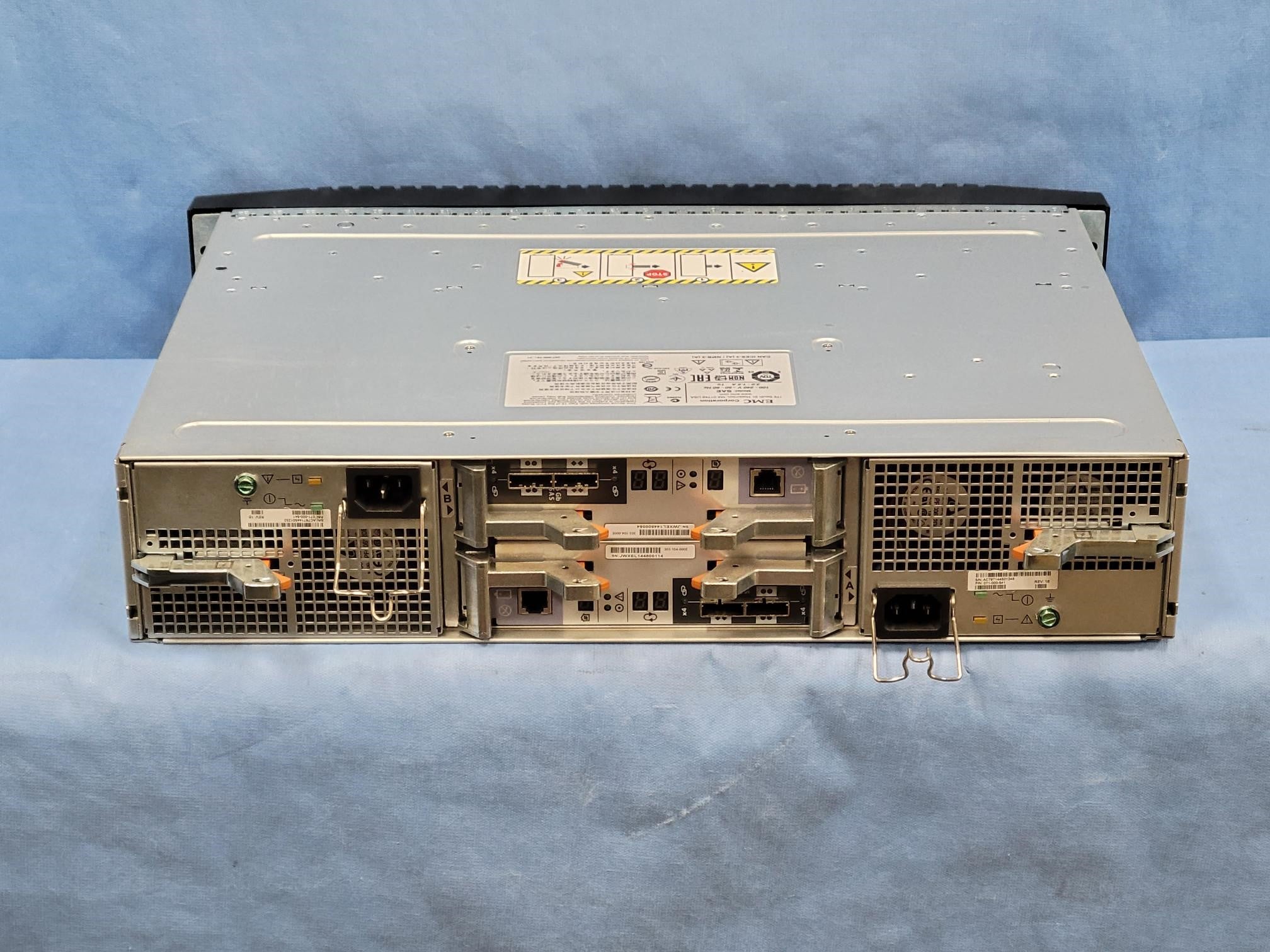 EMC VNX 2U, 25-Bay DAE with 25 x 600GB 10K 2.5” (V3-2S10-600) HD’s