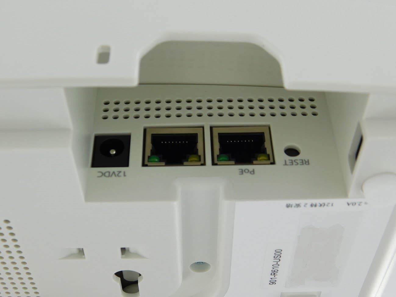 Ruckus Zoneflex R610 Wave 2 Access Point (Smart Wi-Fi 3x3, 802.11ac, BeamFlex, Adaptive Antenna, POE) 901-R610-US00 (Renewed) - aloinfousa.com