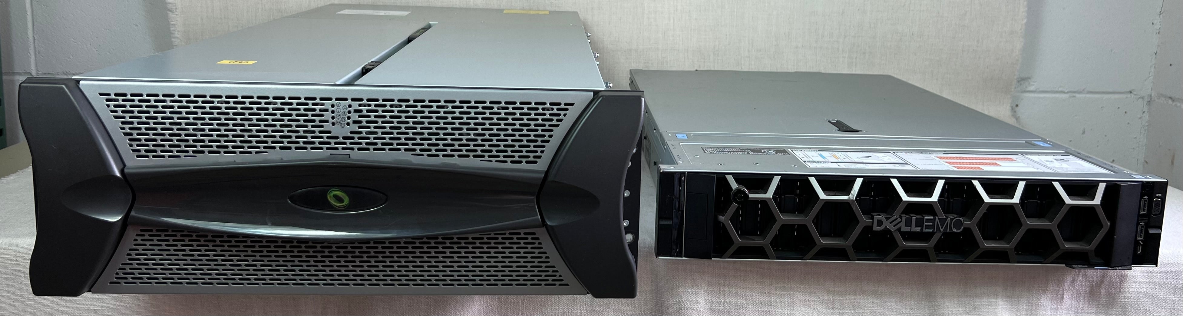 638TB TrueNAS Hybrid Flash Direct Attach Storage Array w/ Dell R740XD Server