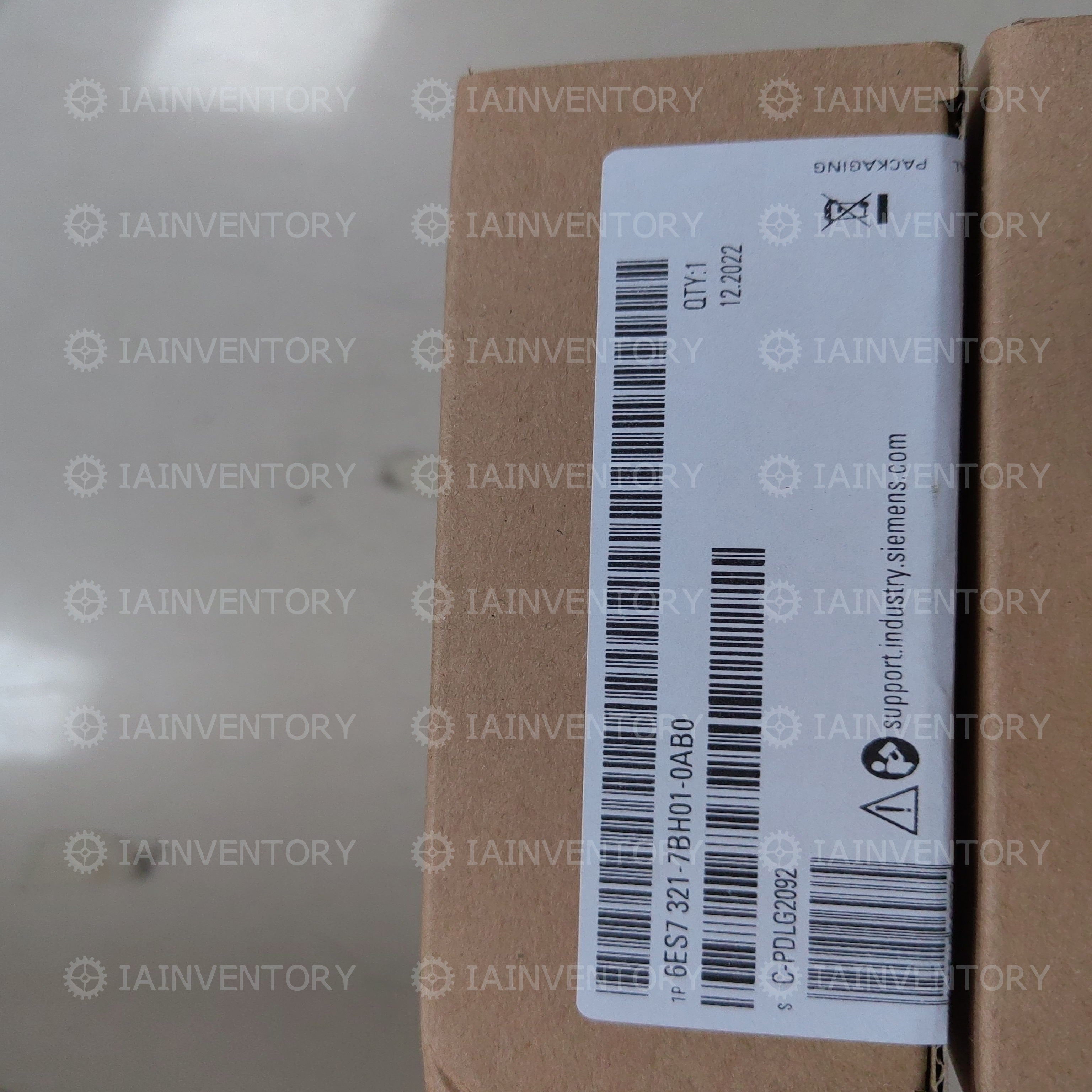 Unopened Siemens 6ES7 321-7BH01-0AB0 6ES7321-7BH01-0AB0