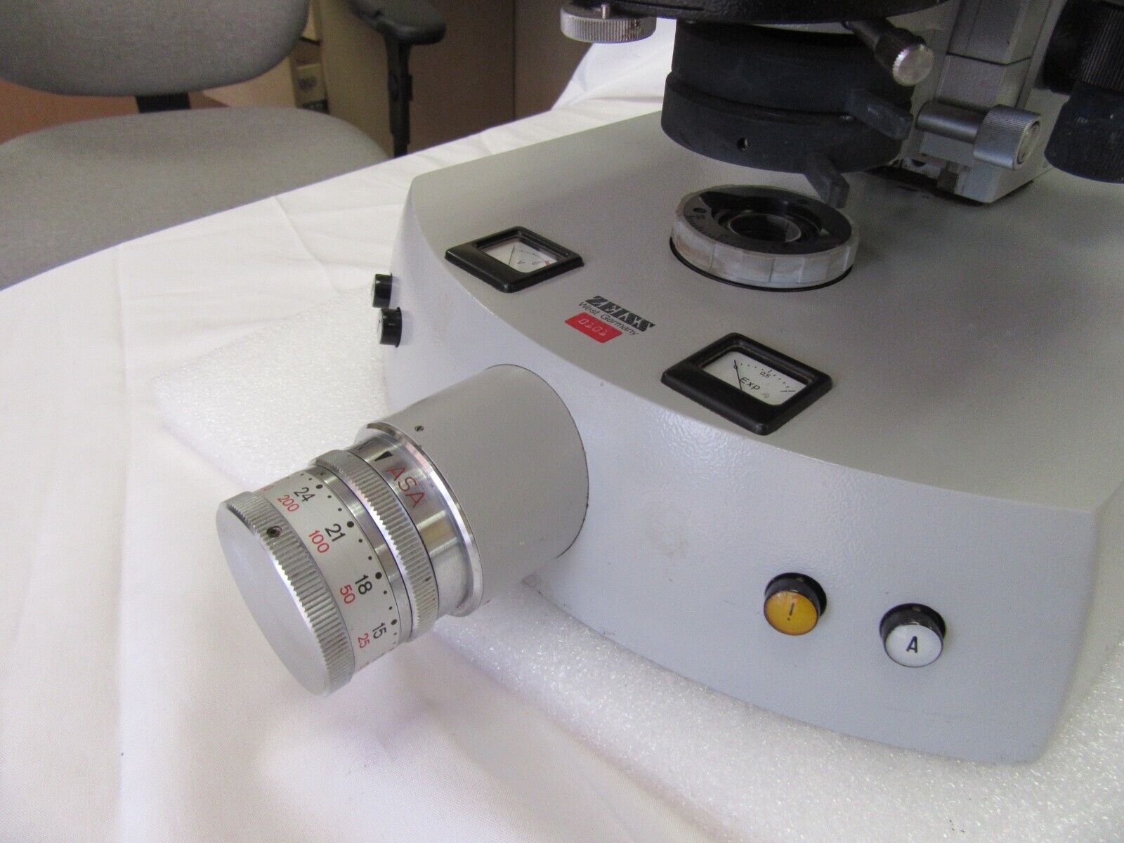 Zeiss Photomikroskop Microscope - Top View | Alo Tech Solutions