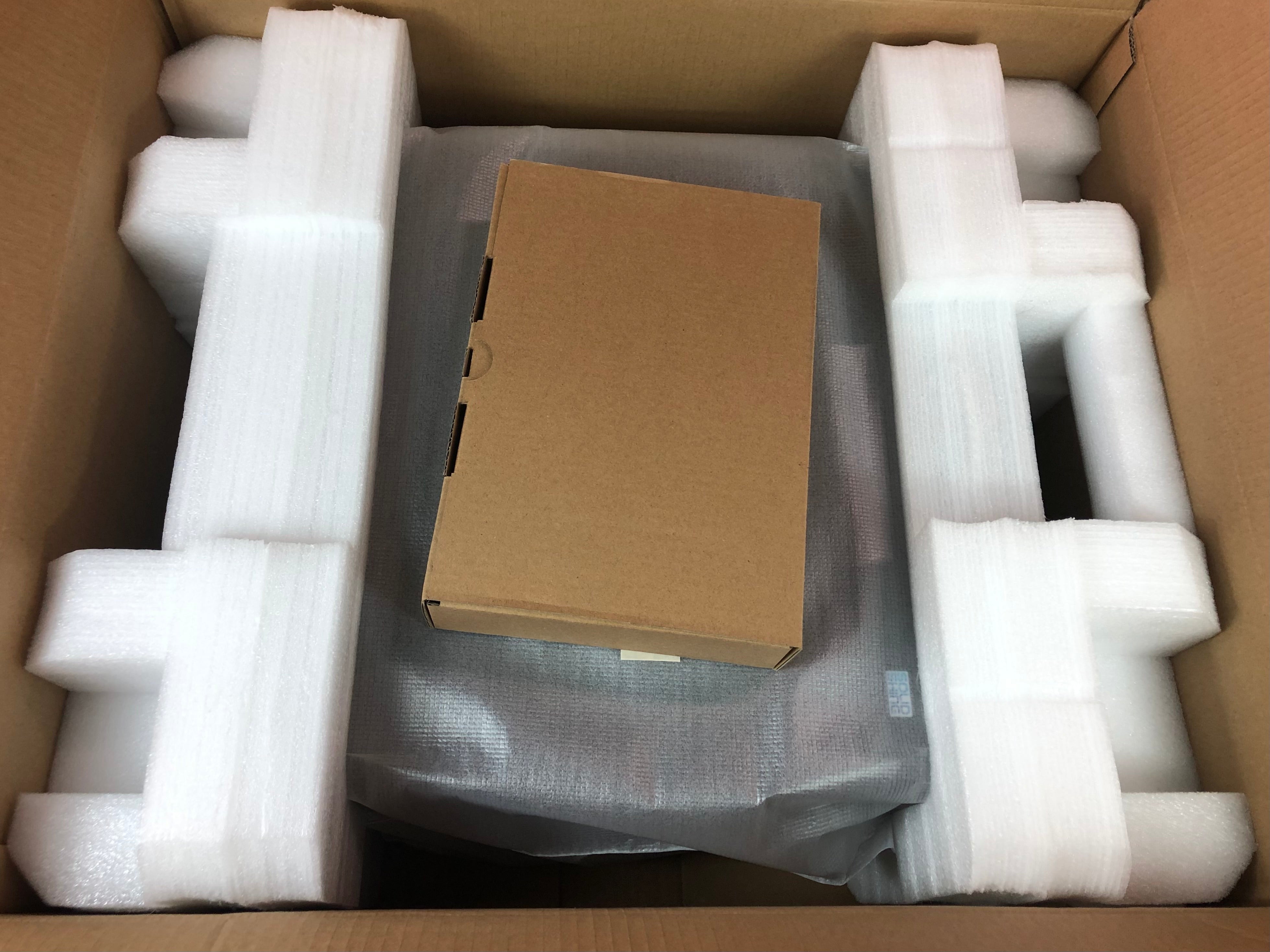 Panasonic PT-RZ690LBU Projector Package
