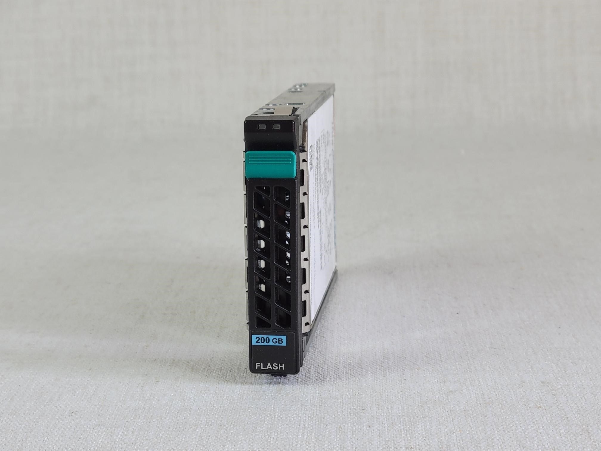 EMC XtremIO 200GB 2.5" SAS SSD for XtremIO Controller 105-000-304
