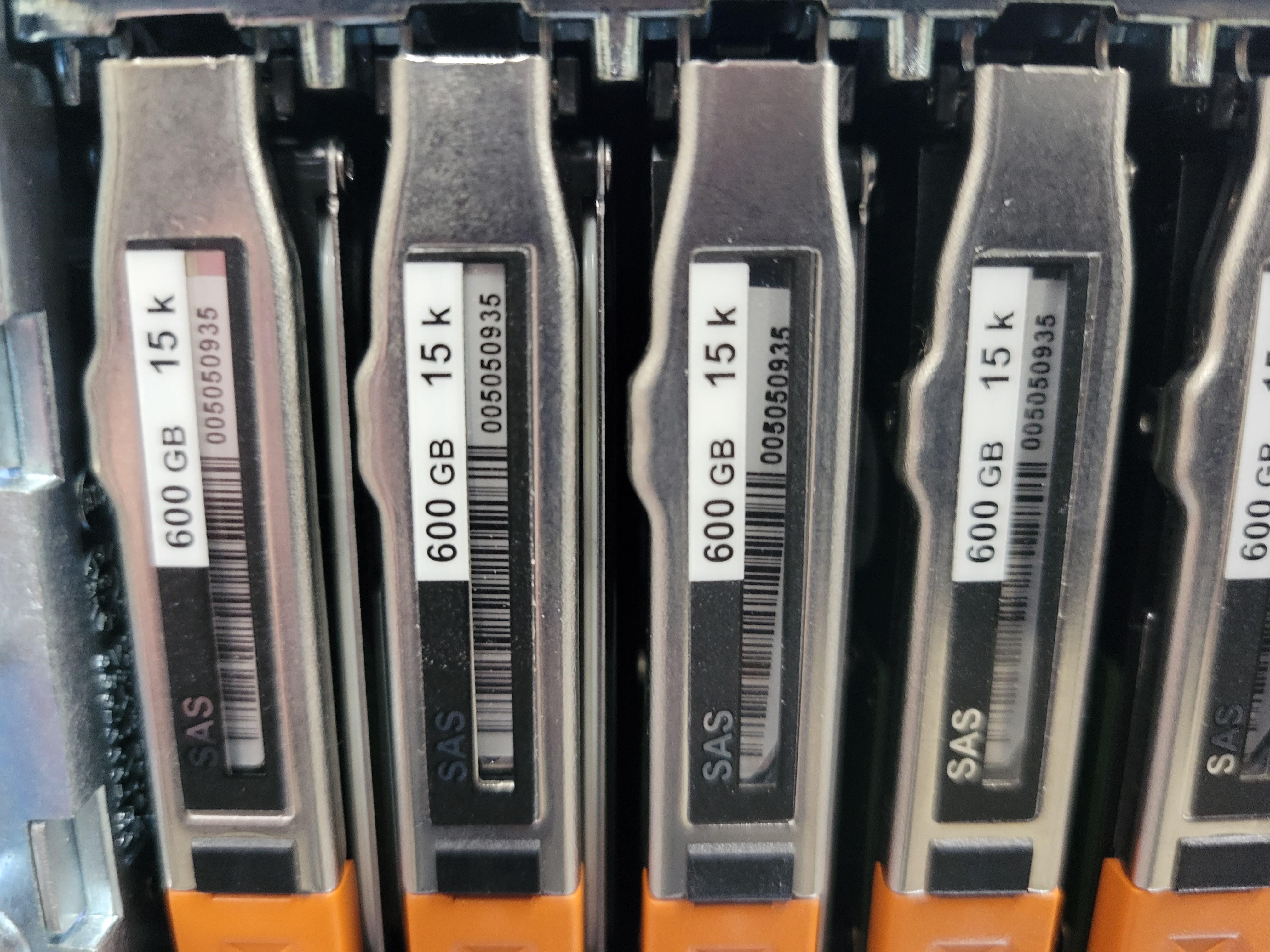 EMC 2U, 25-Bay shelf with 25 x 600GB 15K 2.5" 6G SAS Drive – PN: 005050935