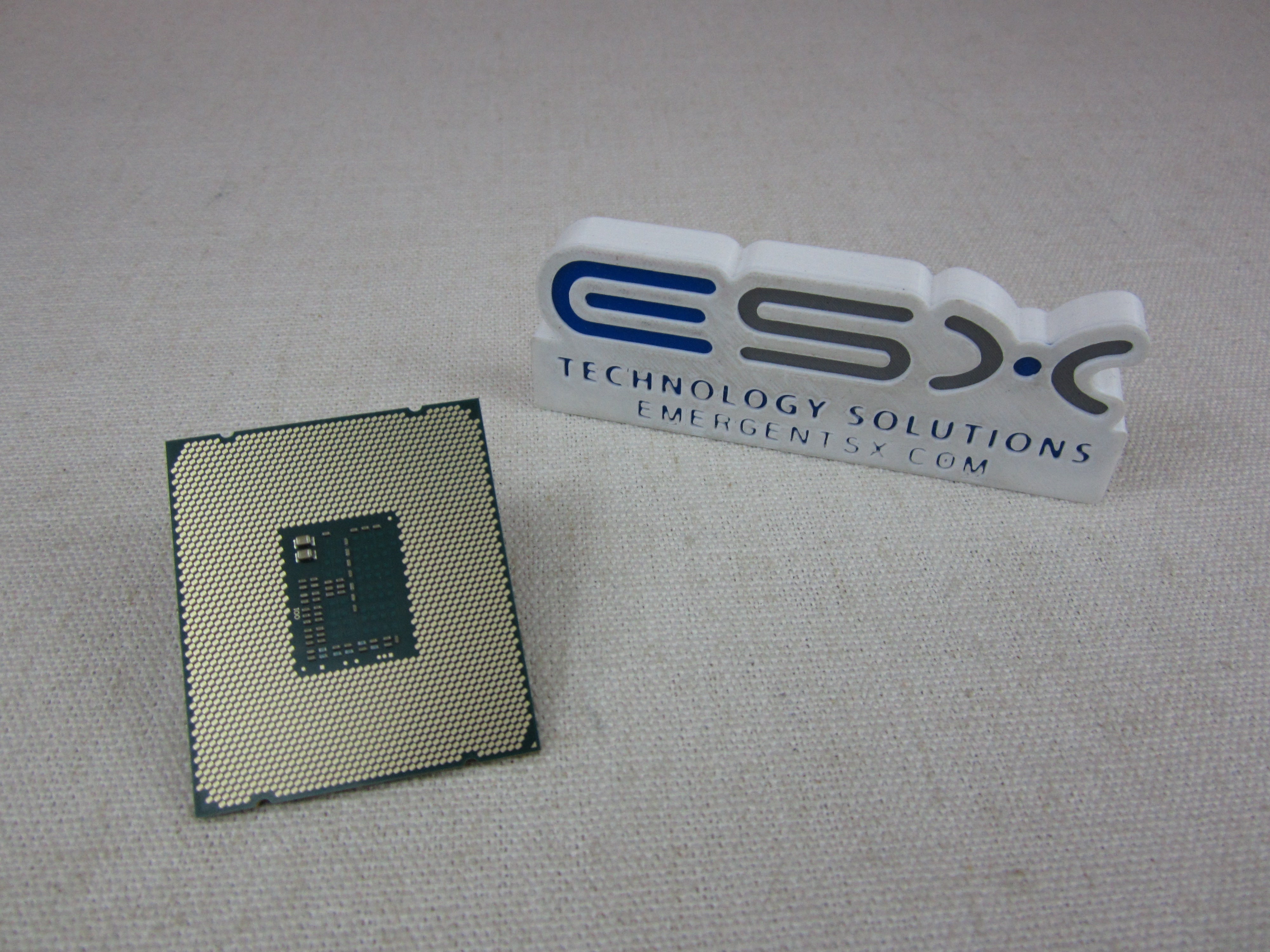 Intel Xeon 8-Core E5-2667v3 @ 3.2GHz 20MB 135W Processor SR203 CPU