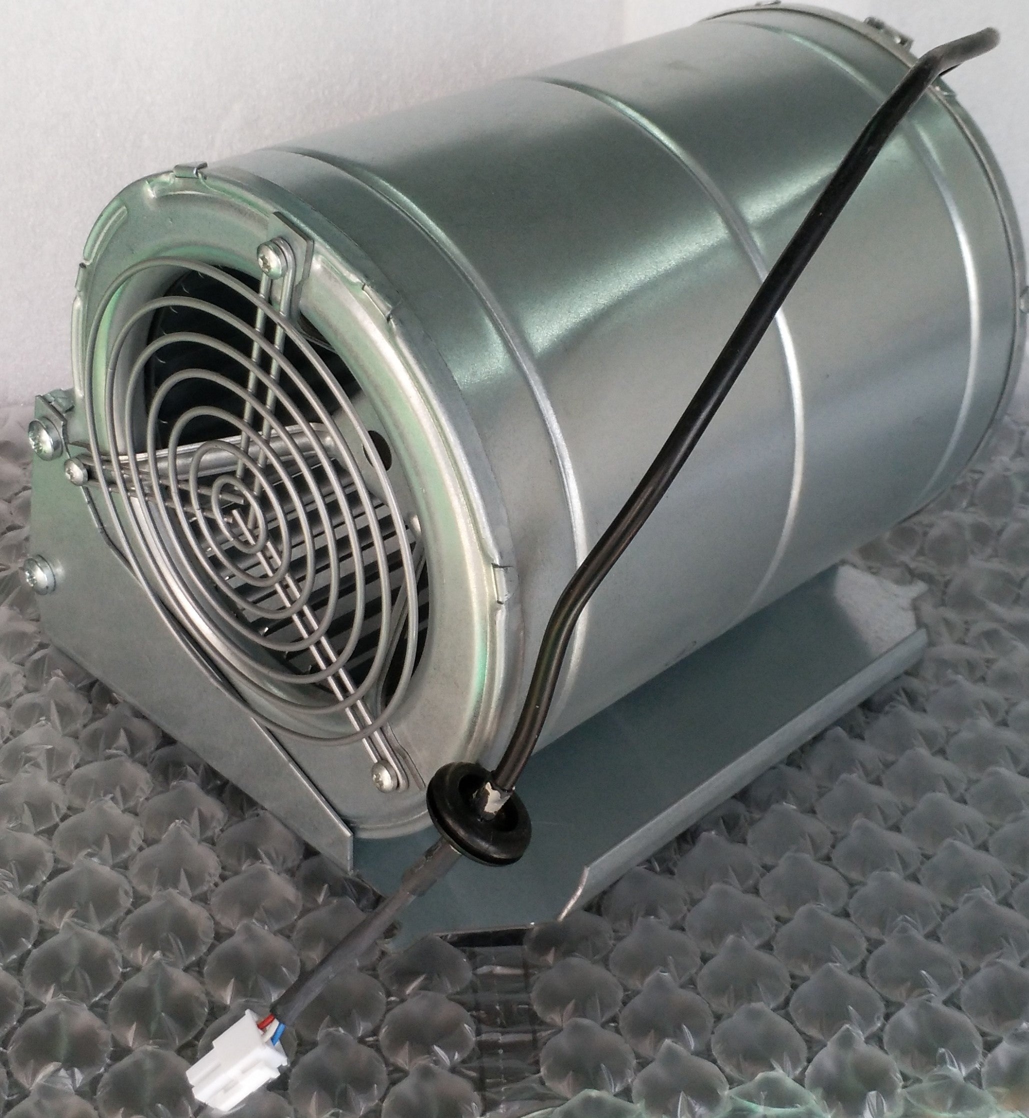 D2E133-AM35-B4 ebm-papst Centrifugal Fan | 230V 165W | Durable, Quiet & Efficient