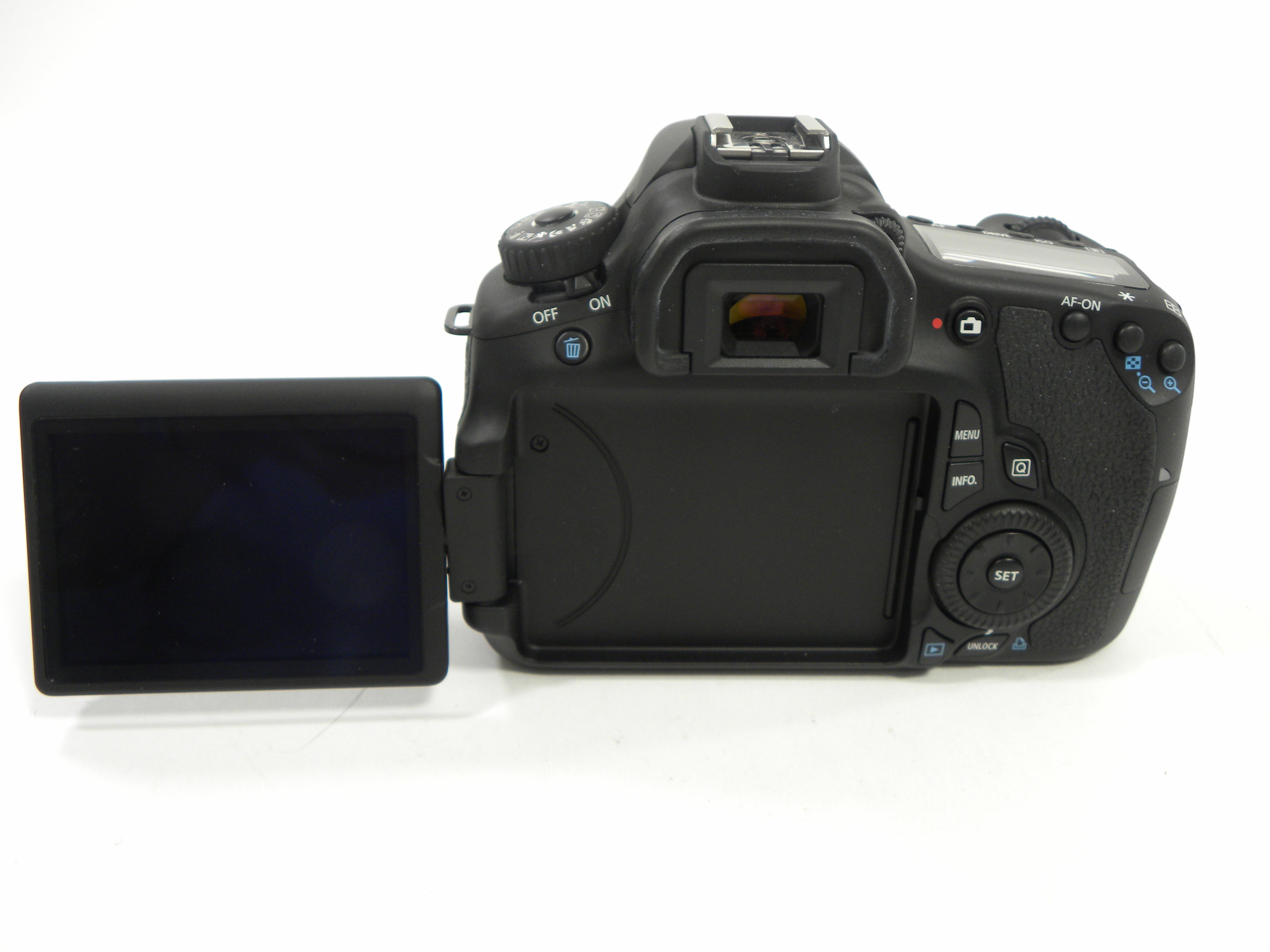 Canon EOS 60D 18mp Digital SLR w/EF-S 18-55 II Shutter Ct. 389