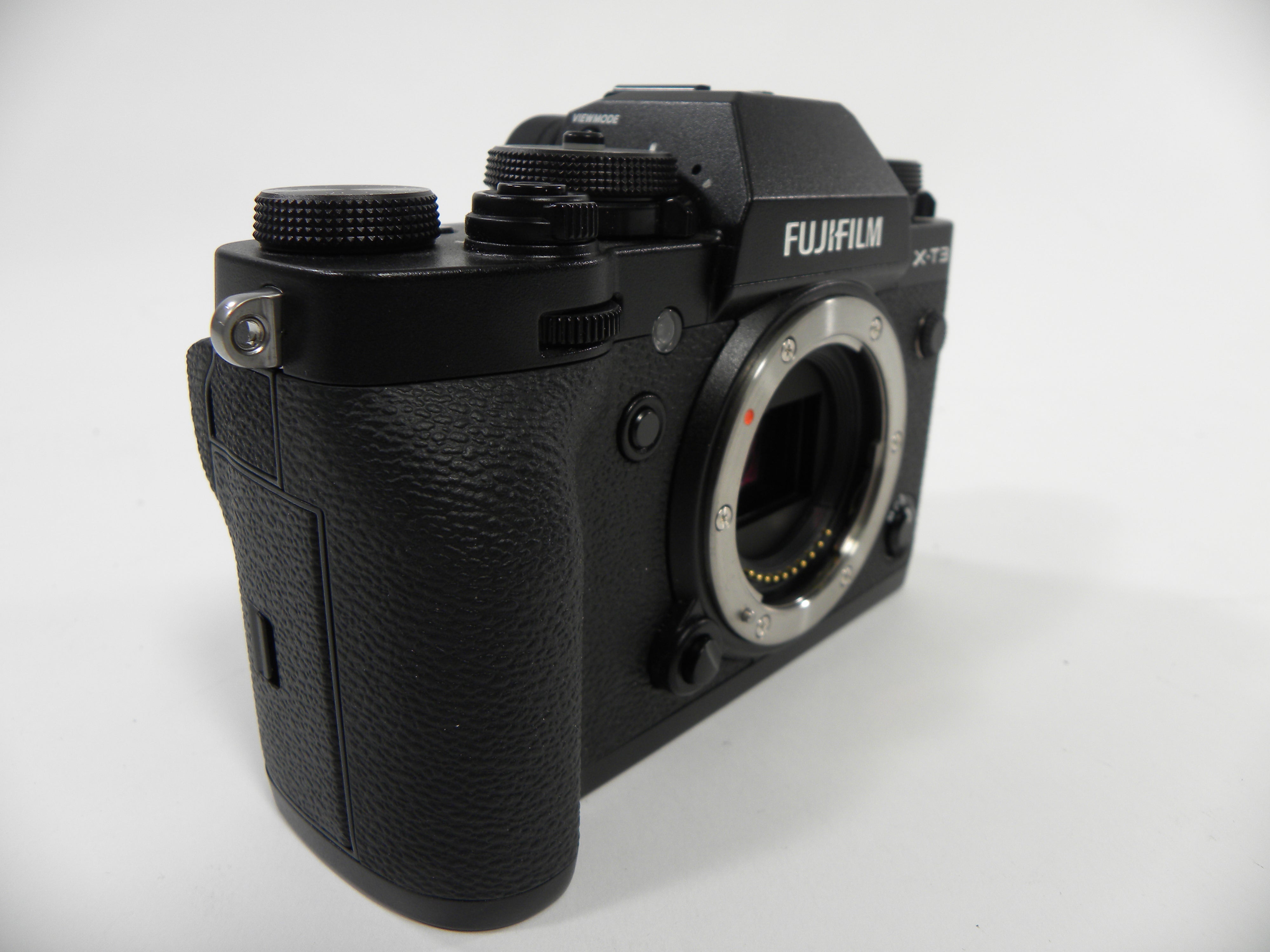 Fujifilm X-T3 26.1mp Digital Mirrorless body only w/VG-XT3 Grip Shutter Ct. 3