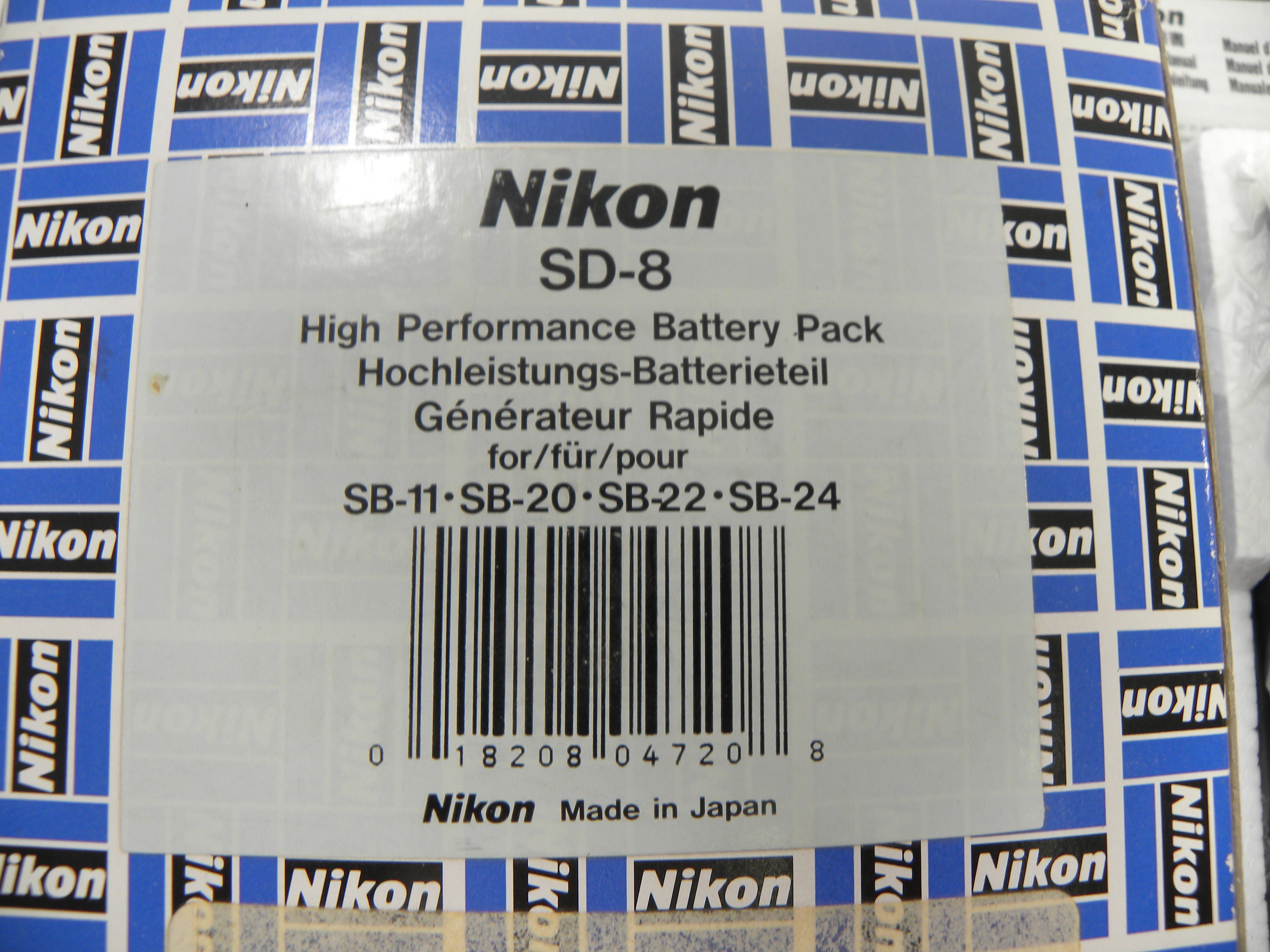 Nikon SD-8 Battery Pack in Box