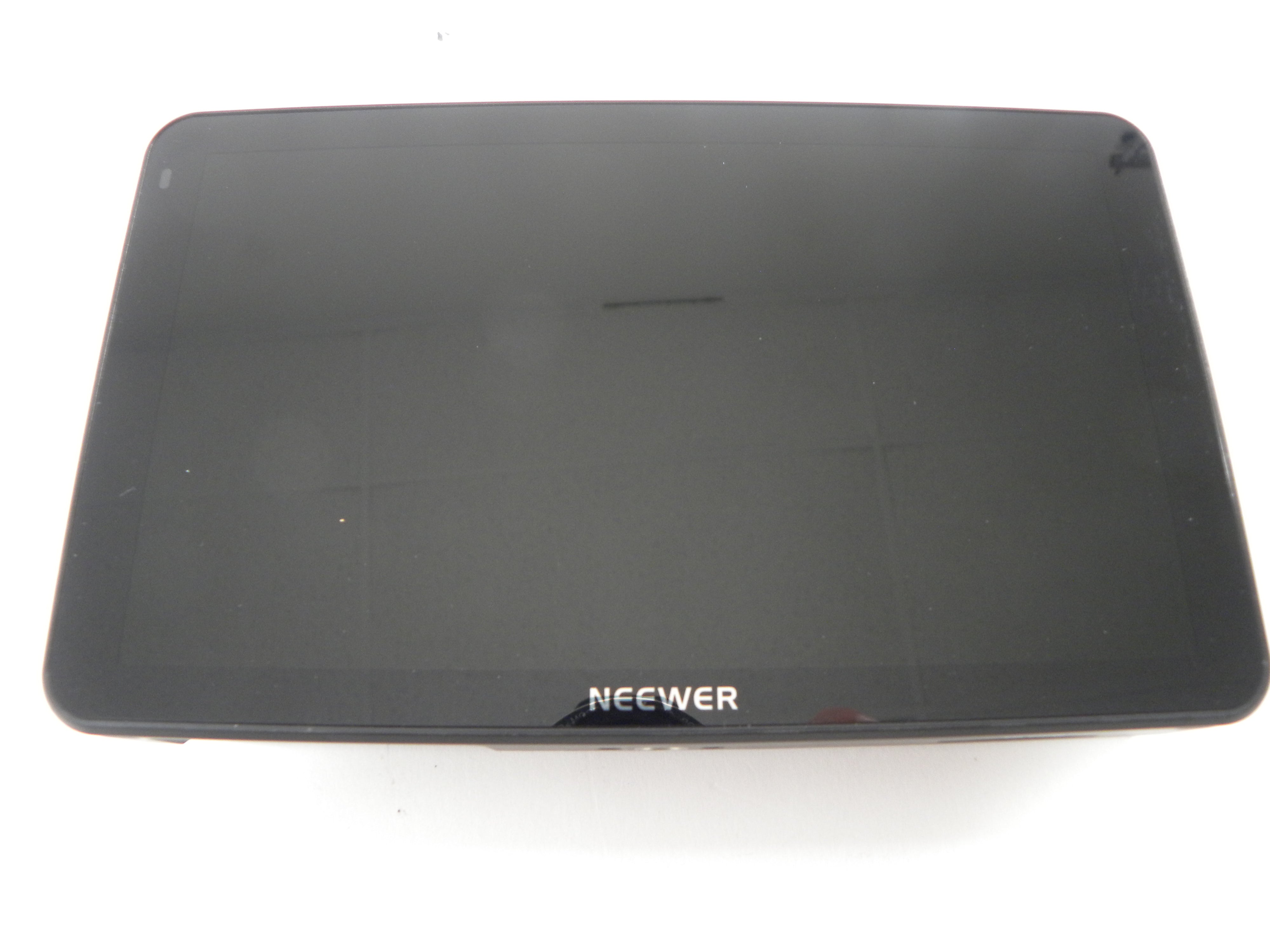 Neewer LCD Field Monitor Model F700