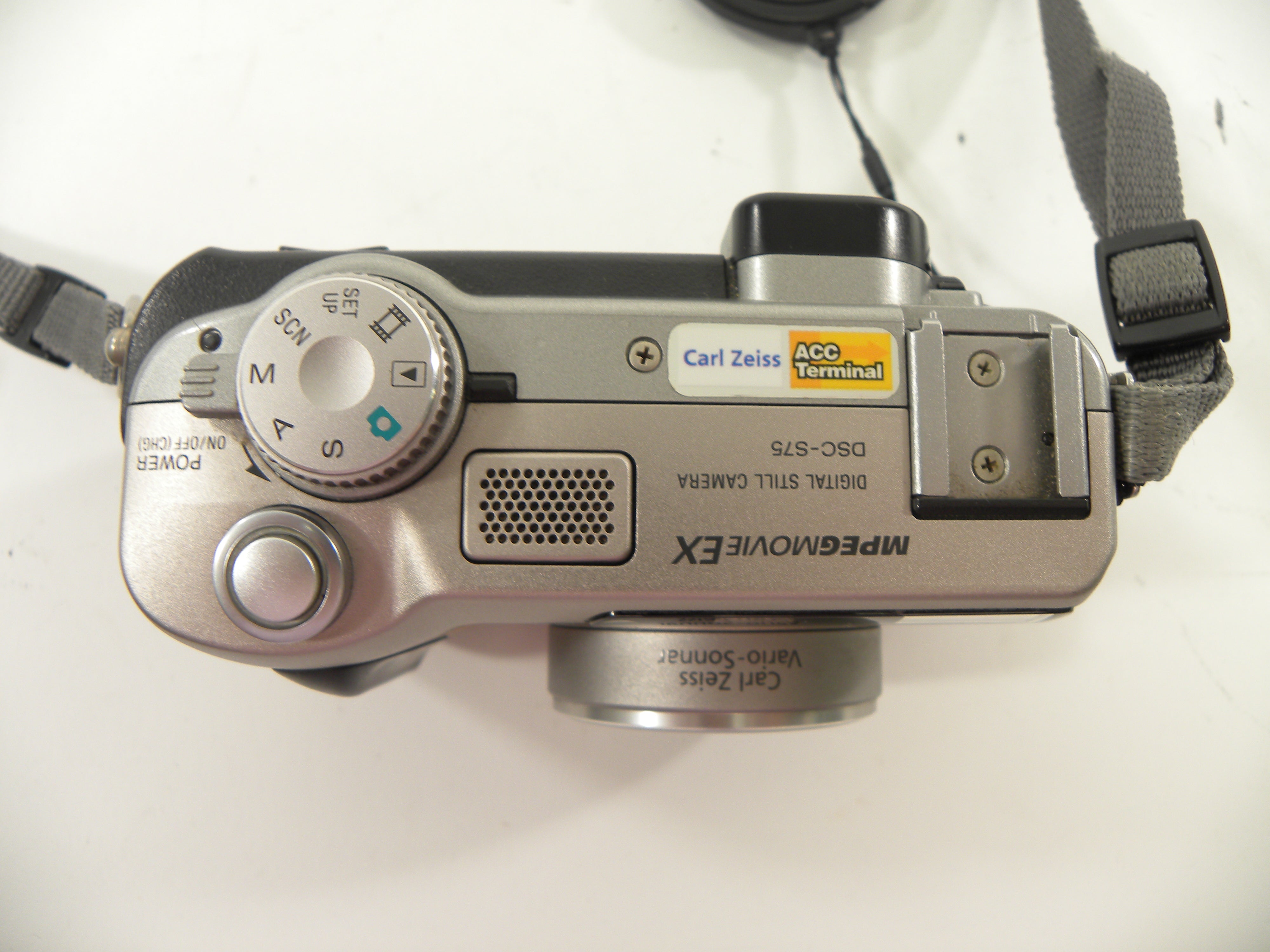 Sony Cyber Shot DSC-S75 3.3mp MPEG Movie EX digital Still Camera